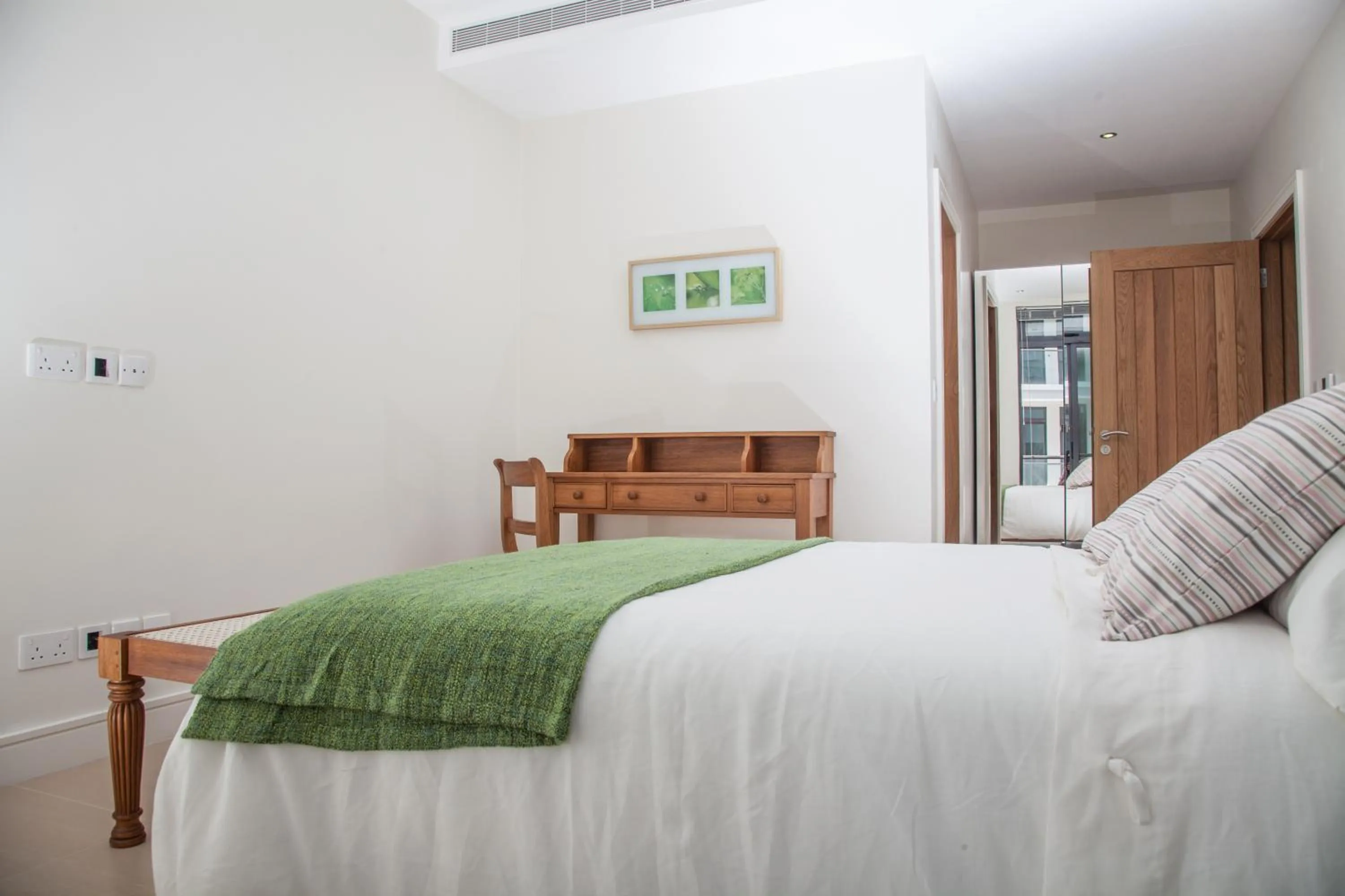 Bedroom, Bed in Hotel English Point Marina & Spa