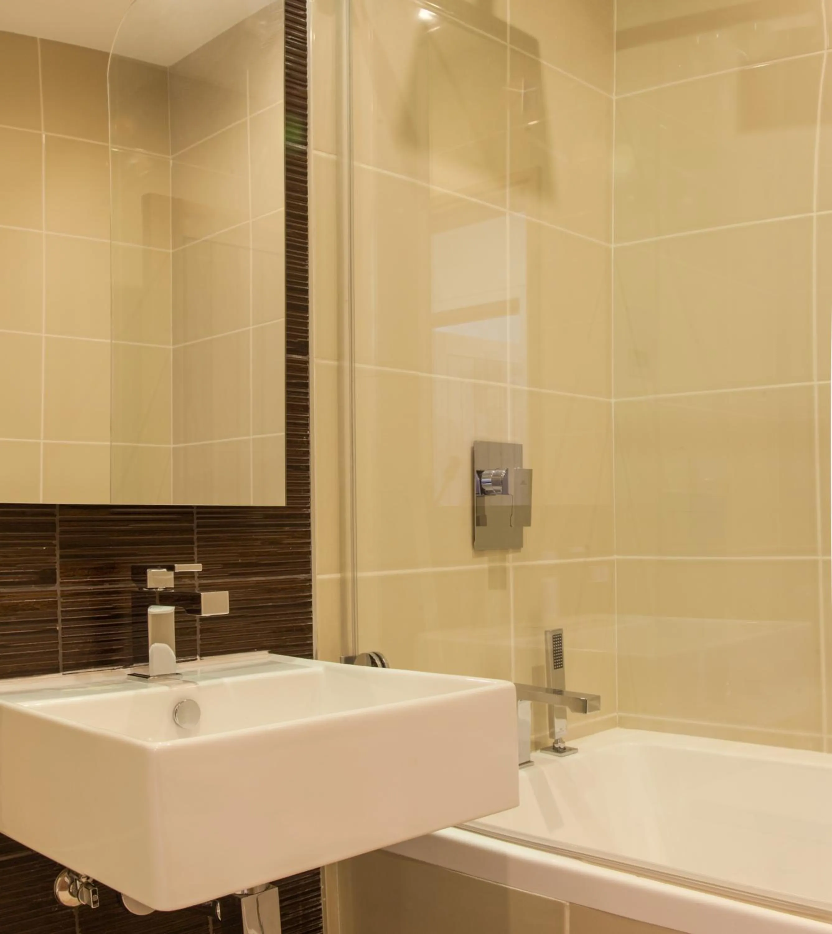 Bathroom in Hotel English Point Marina & Spa