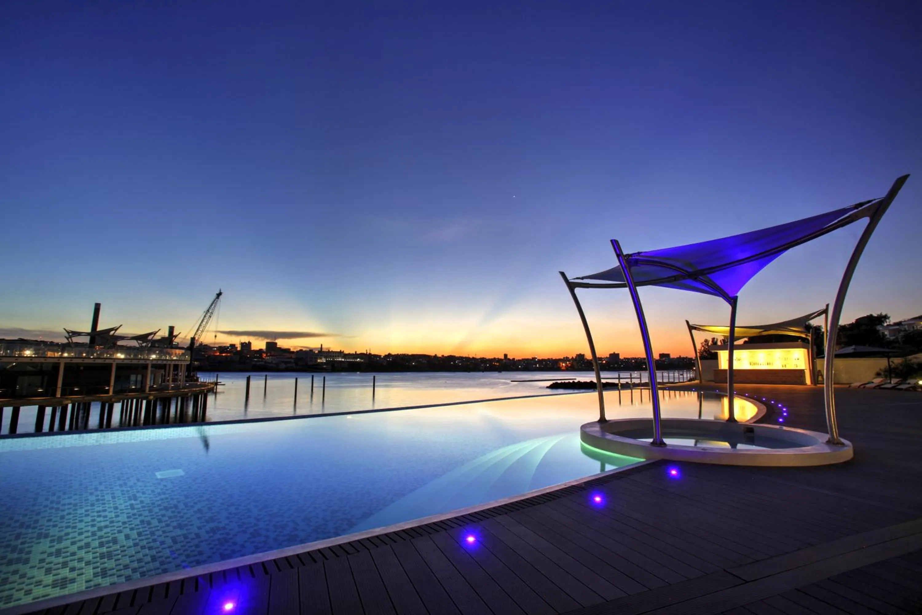 Swimming pool in Hotel English Point Marina & Spa