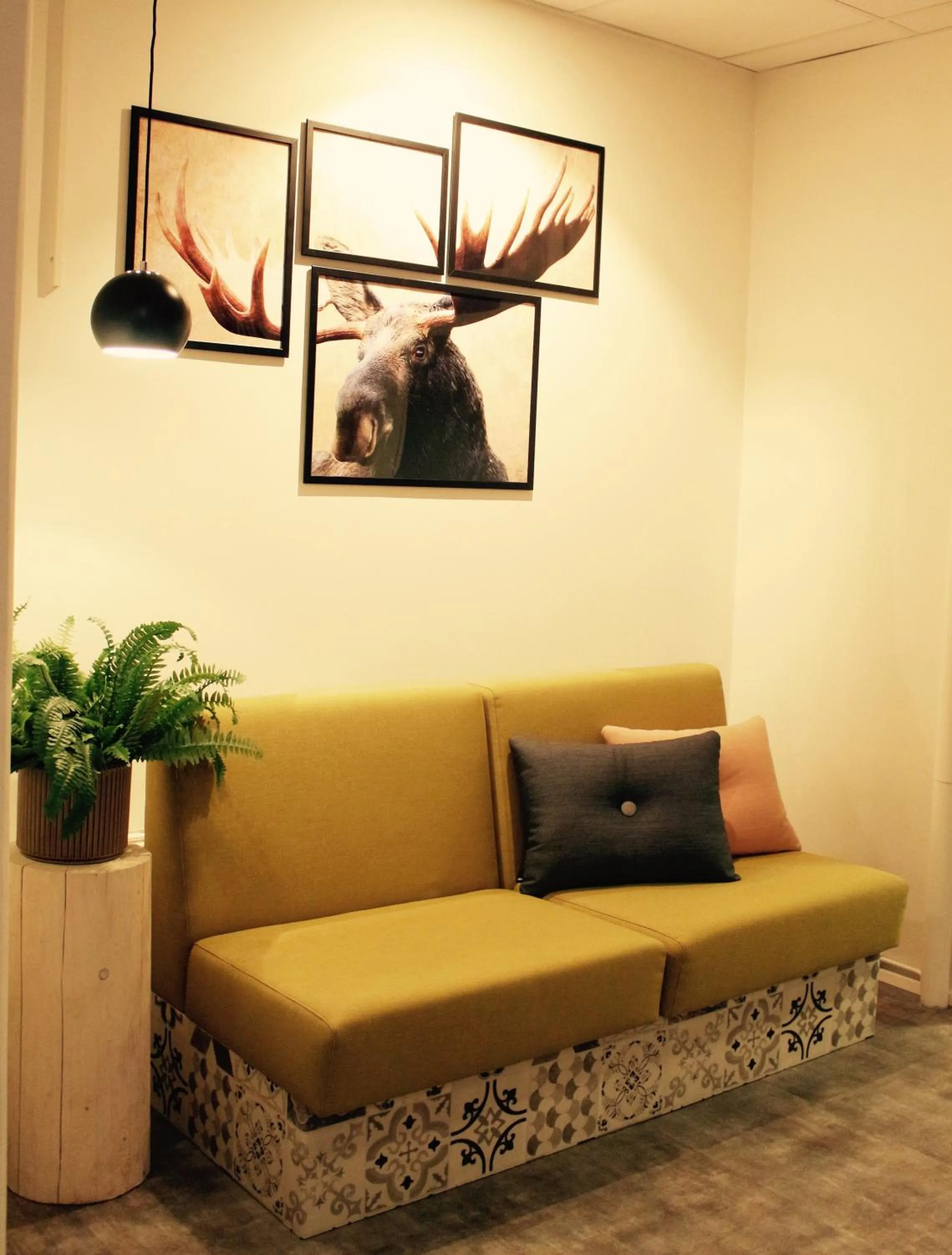 Communal lounge/ TV room in Trudvang Apartment Hotel