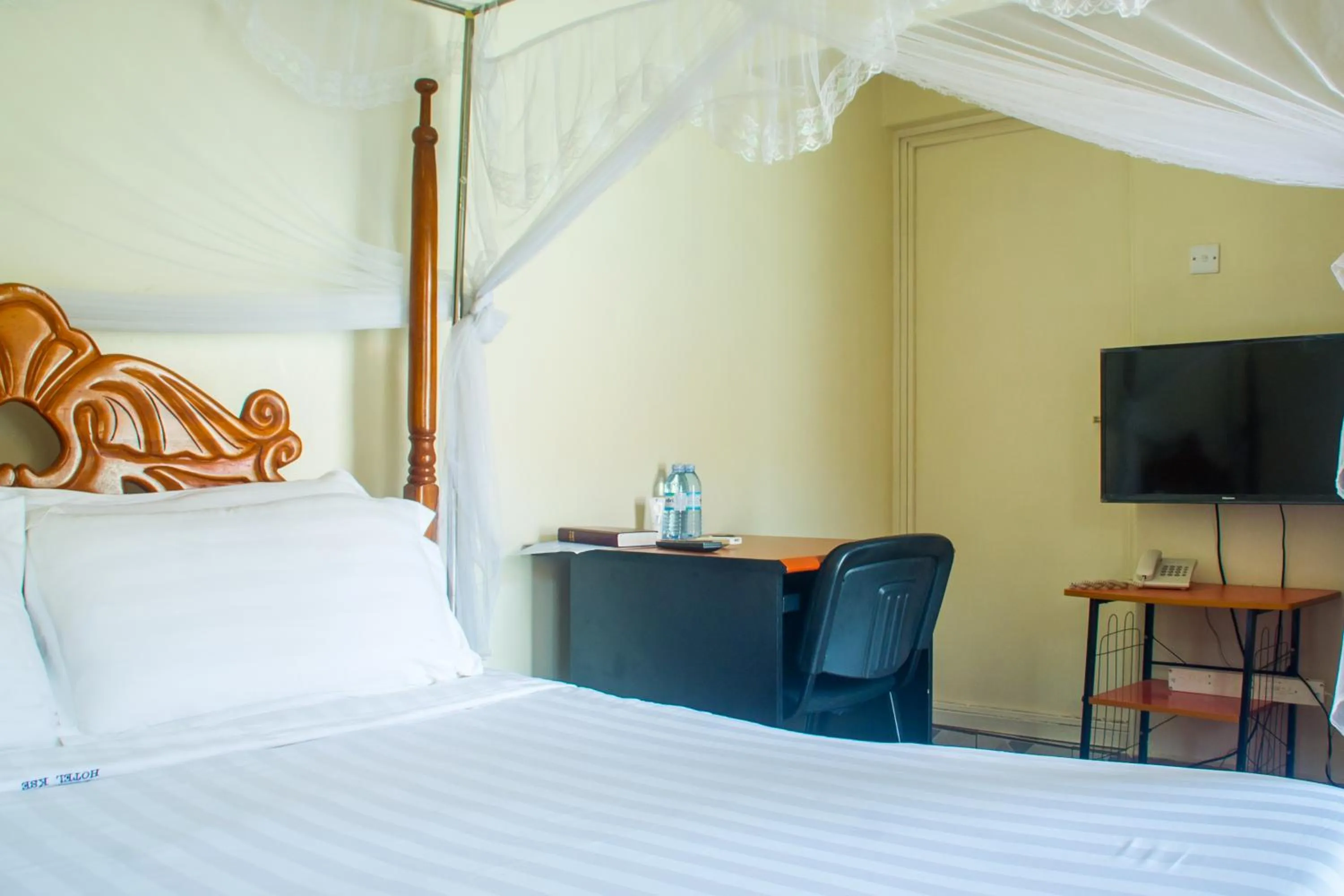 Bedroom, Bed in Sandton Hotel Kasese