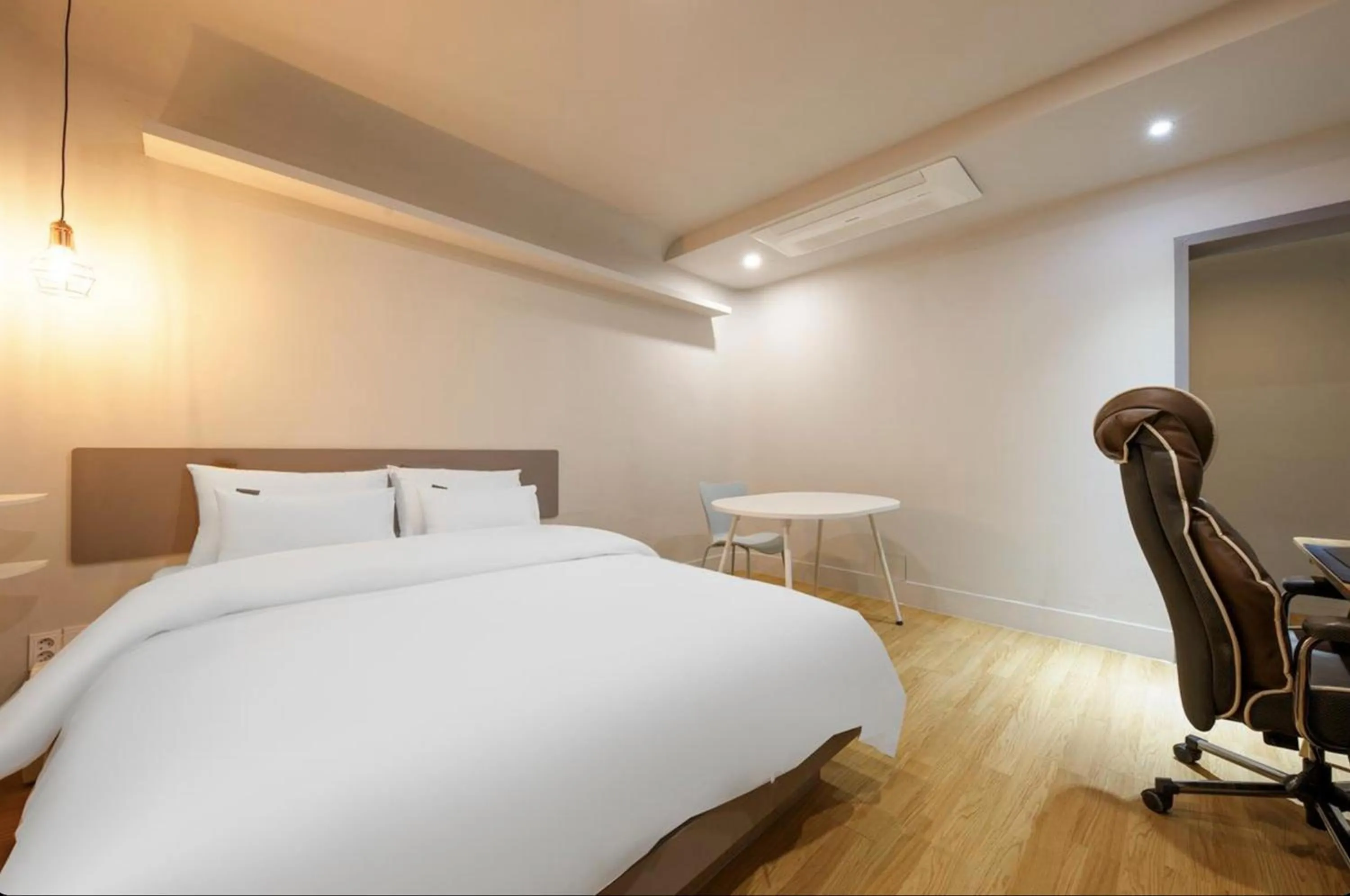 Bed in Cheongju Hotel Persona