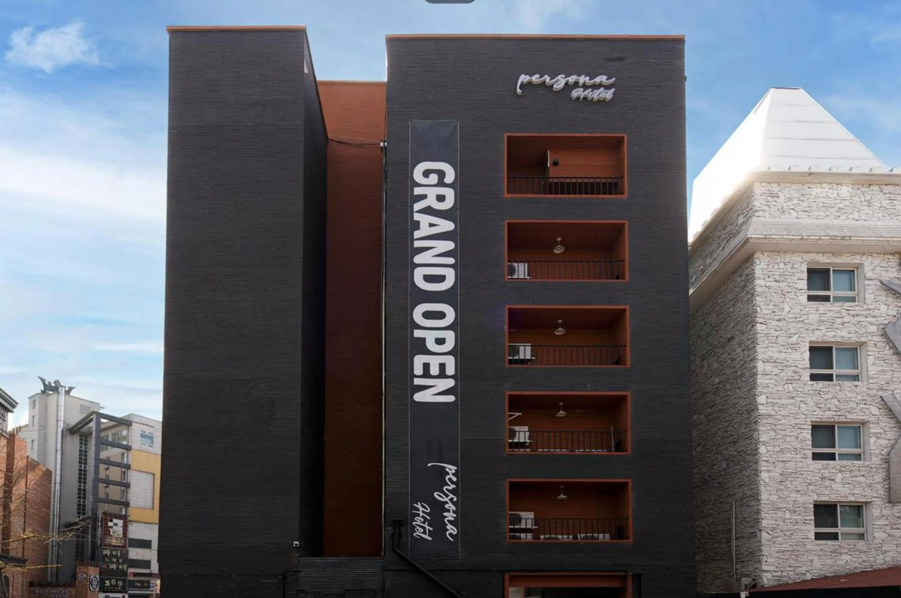 Property building in Cheongju Hotel Persona