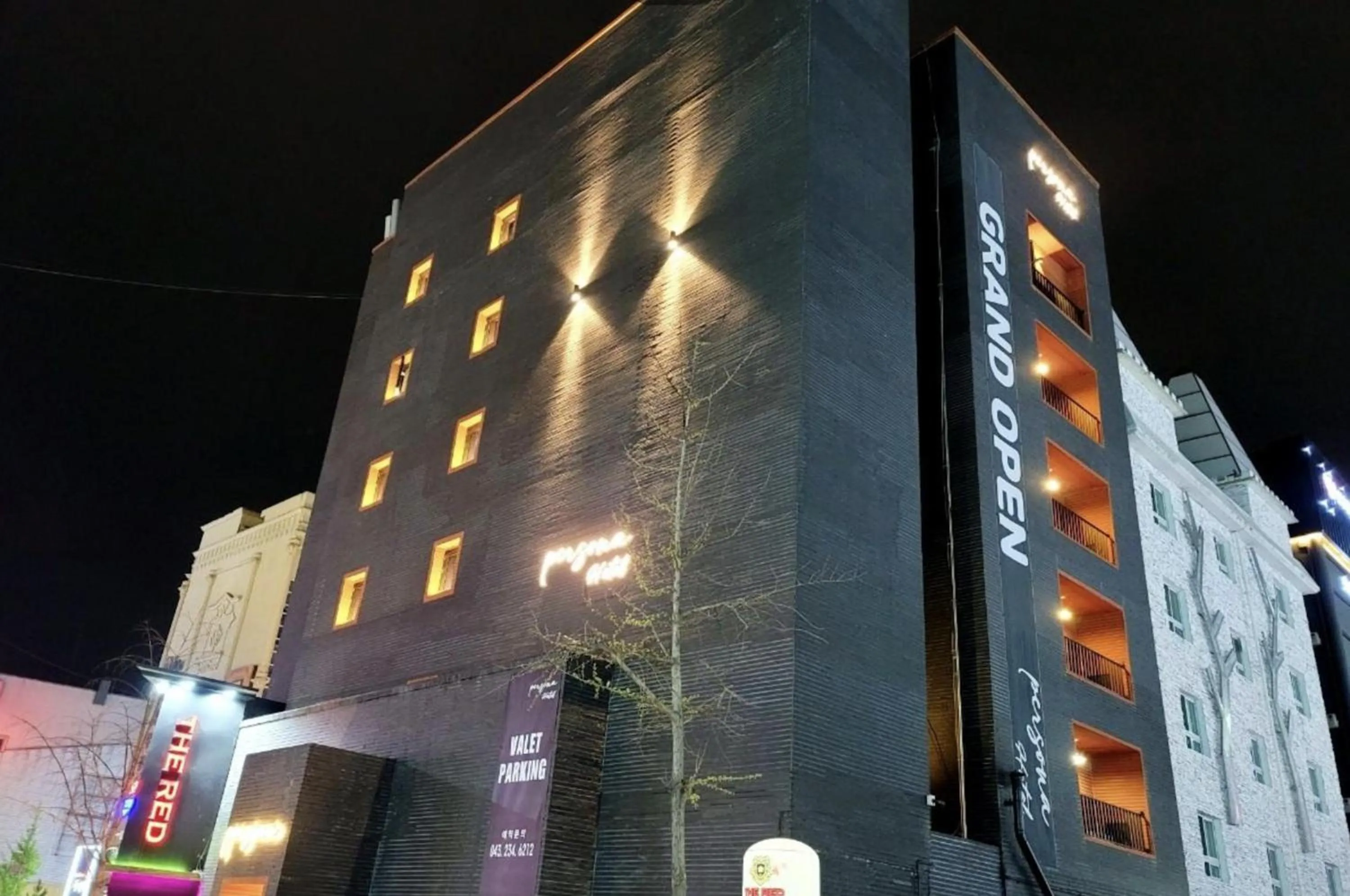 Property building in Cheongju Hotel Persona