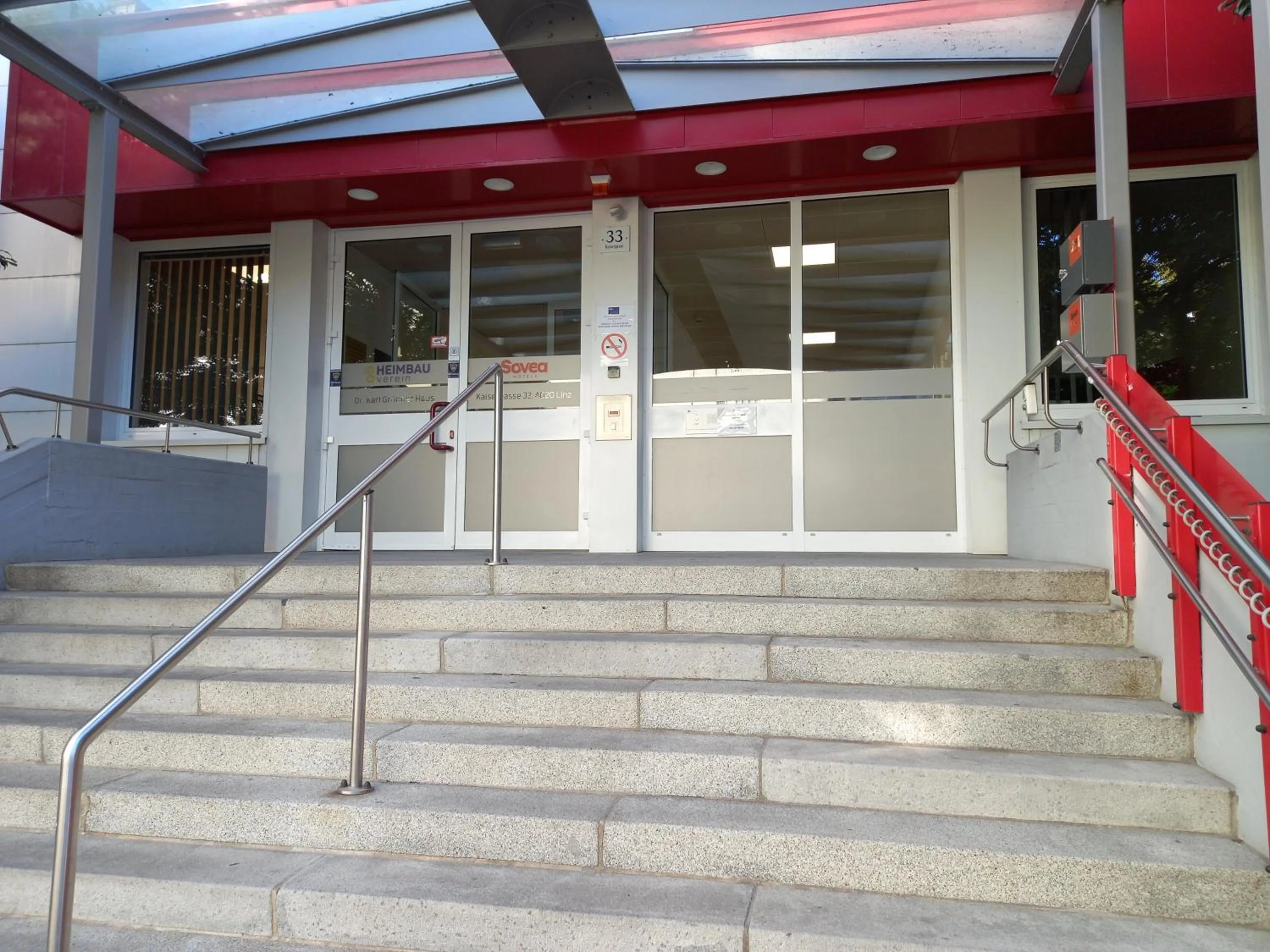 Facade/entrance in SOVEA Hotel - City