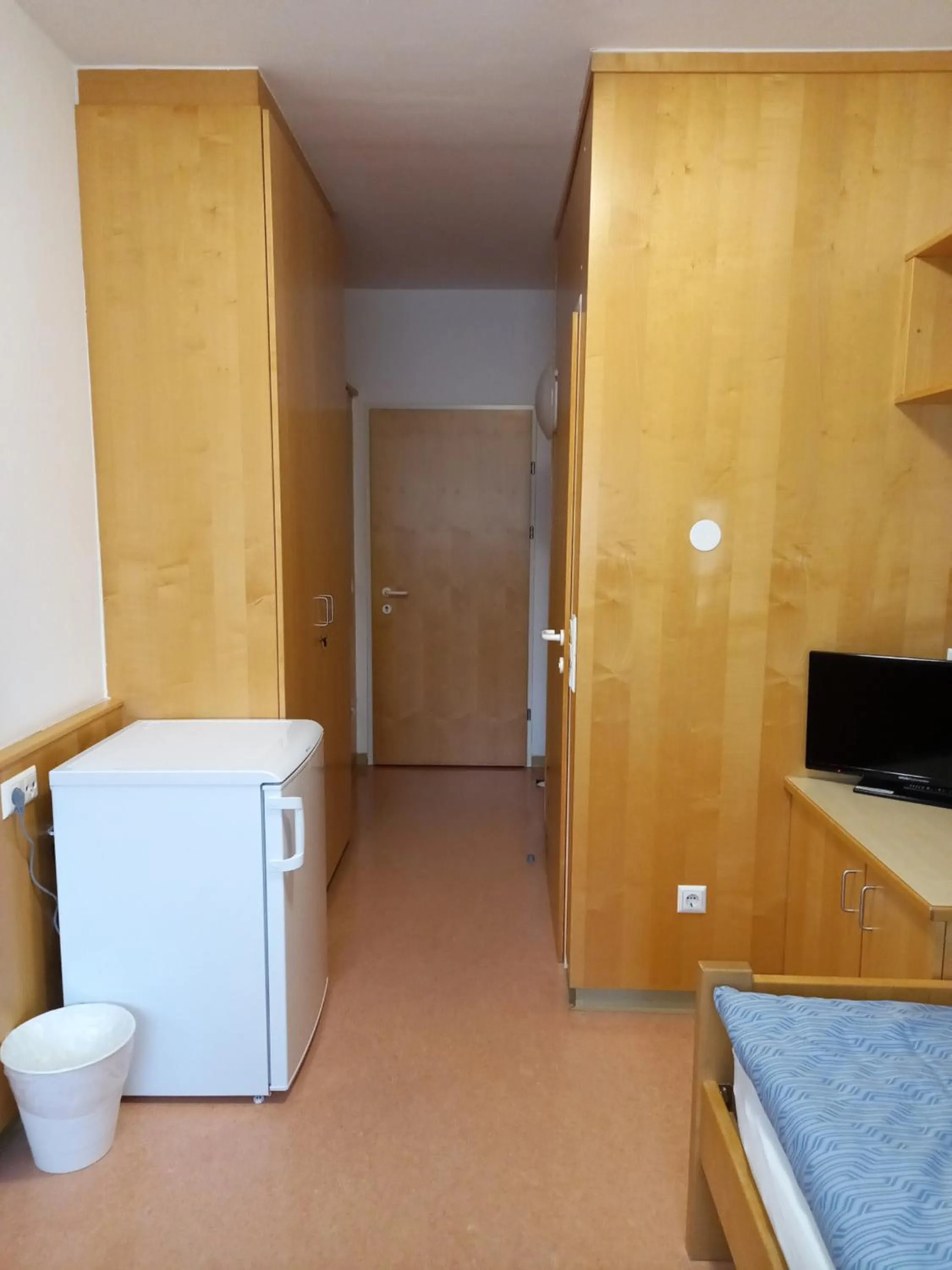 wardrobe in SOVEA Hotel - City