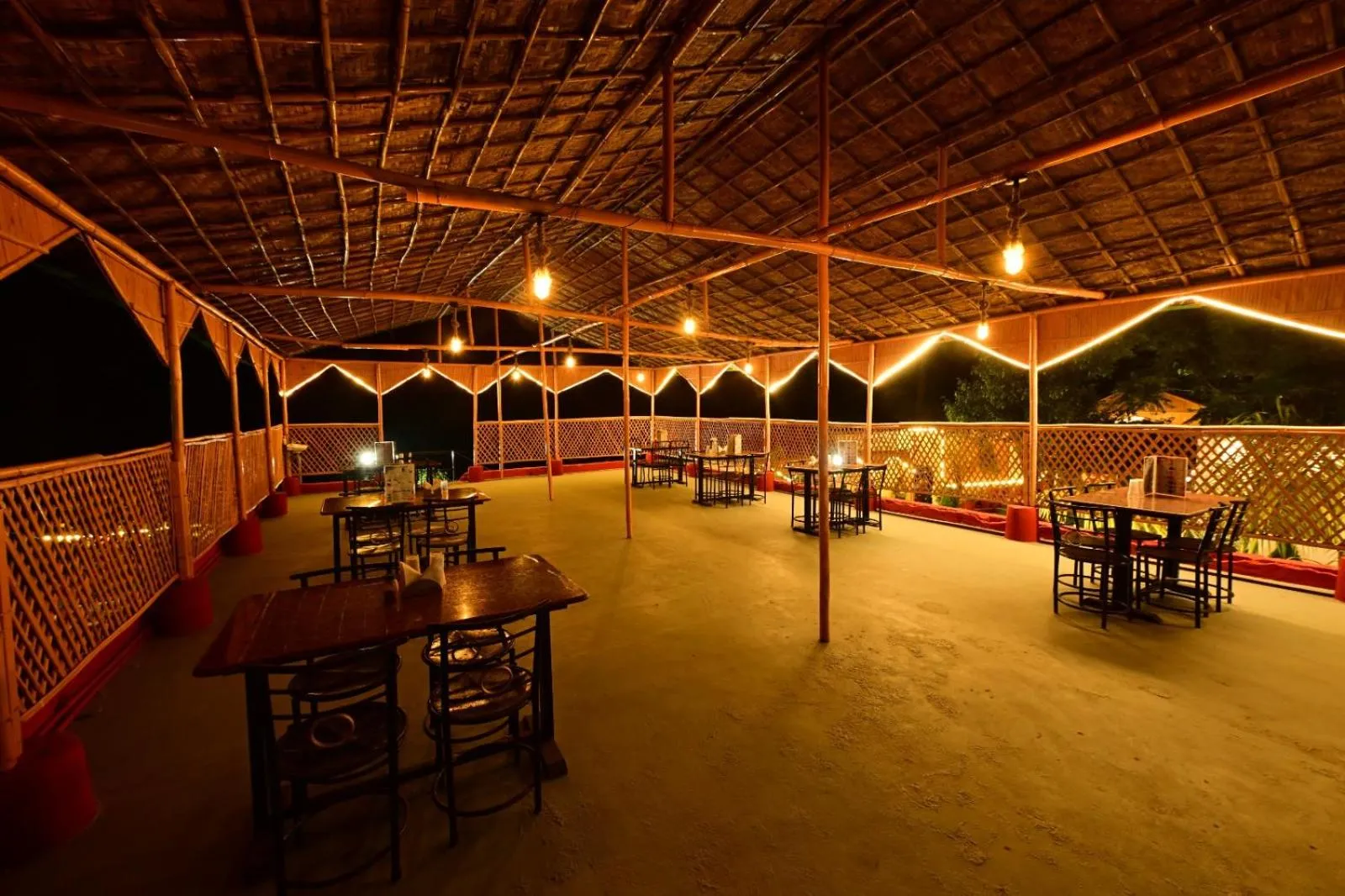 Restaurant/places to eat in Hotel Happy Forest Inn