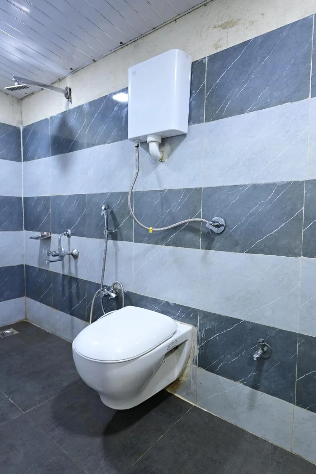 Shower in Hotel Happy Forest Inn