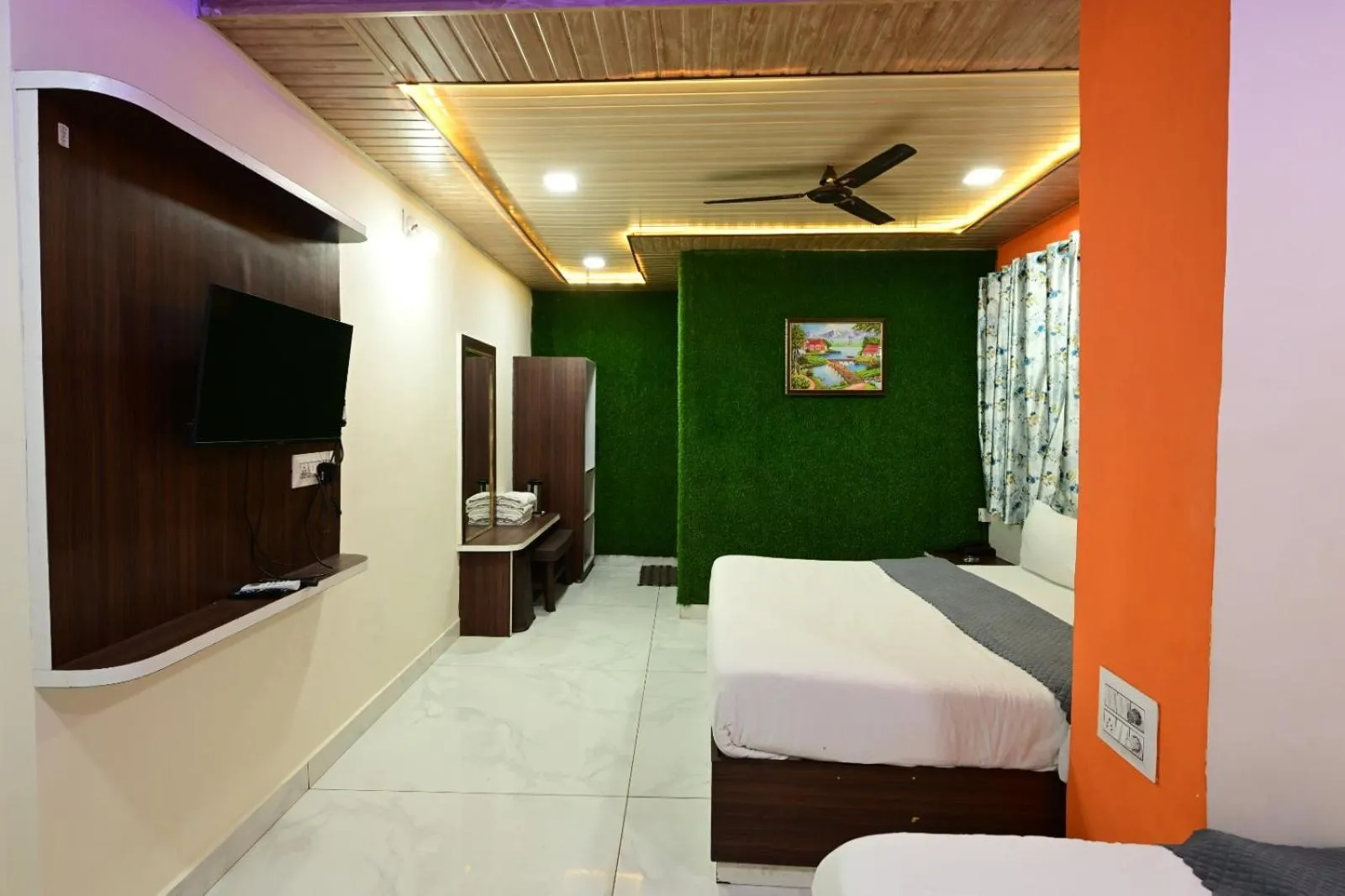 Bed in Hotel Happy Forest Inn