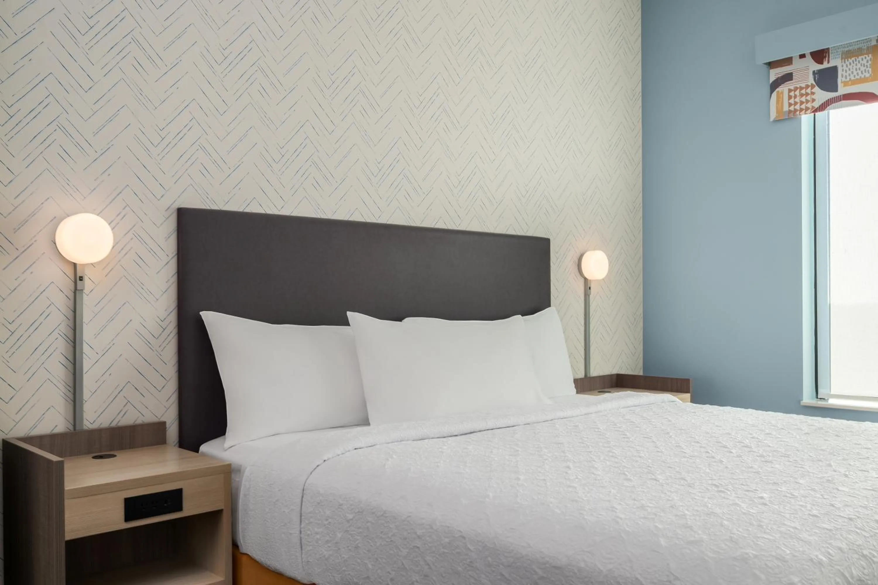 Bed in Home2 Suites By Hilton Riverview Tampa