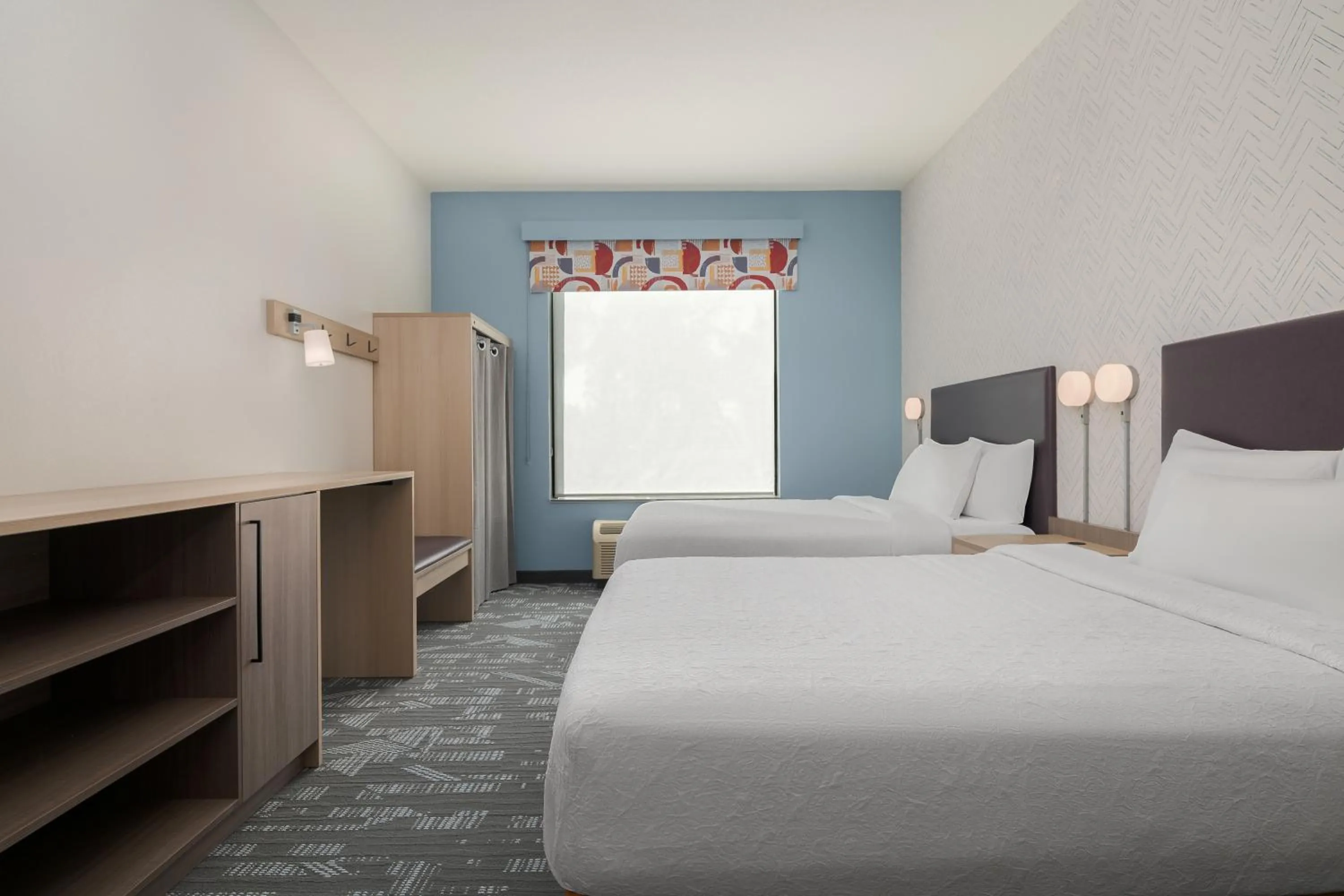 Bedroom, Bed in Home2 Suites By Hilton Riverview Tampa