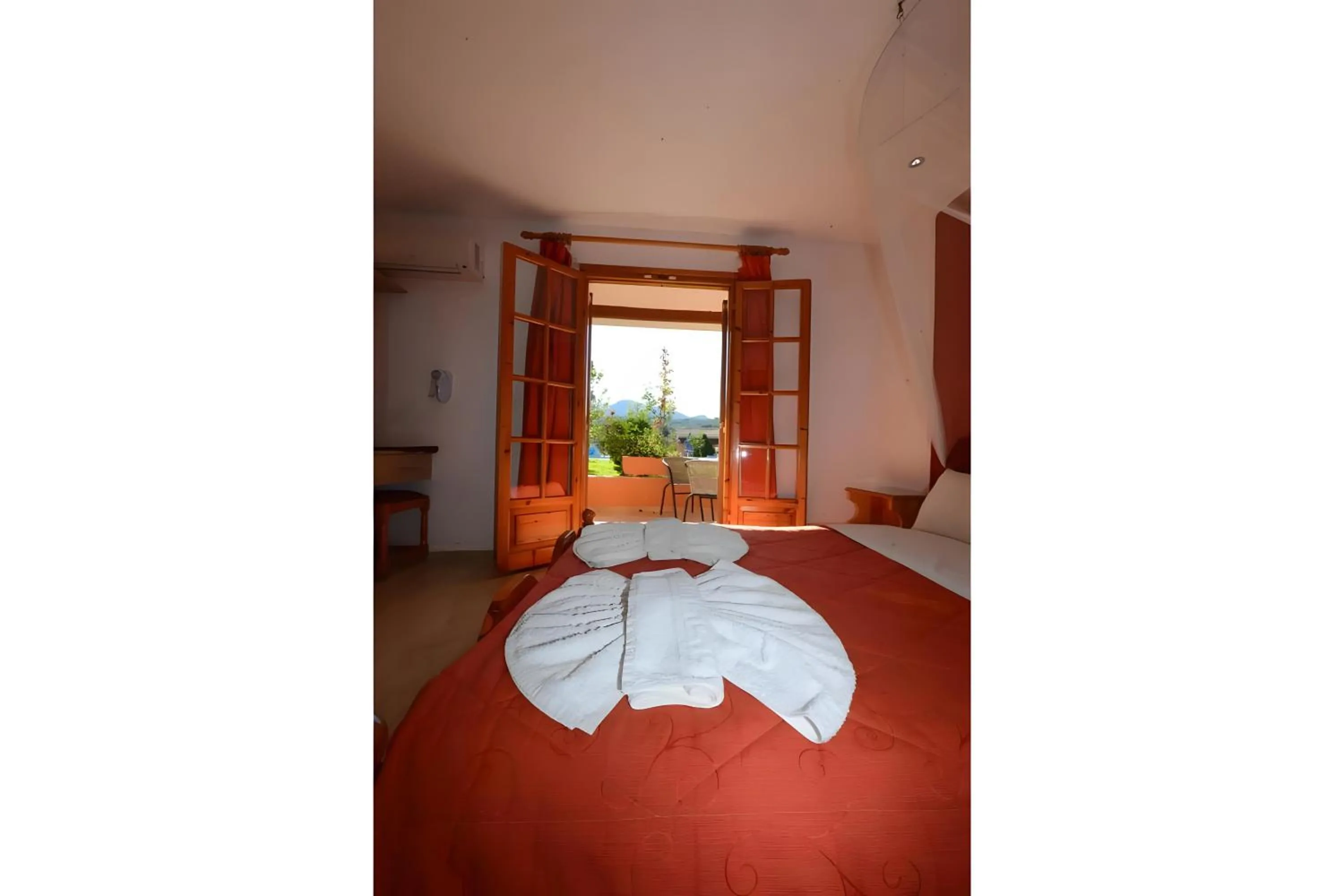 Property building, Bed in Charlies Venus Apartments