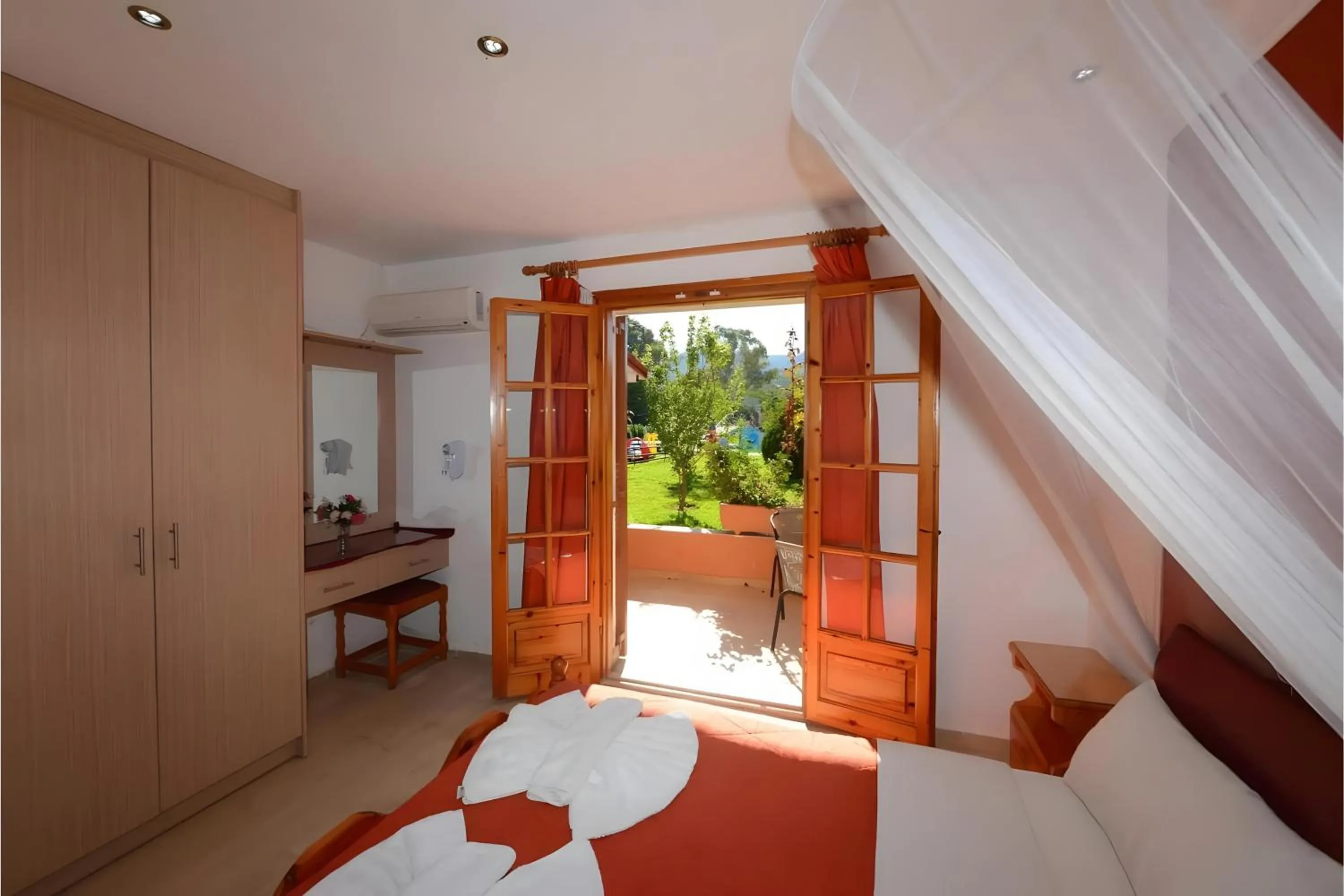 Property building, Bed in Charlies Venus Apartments
