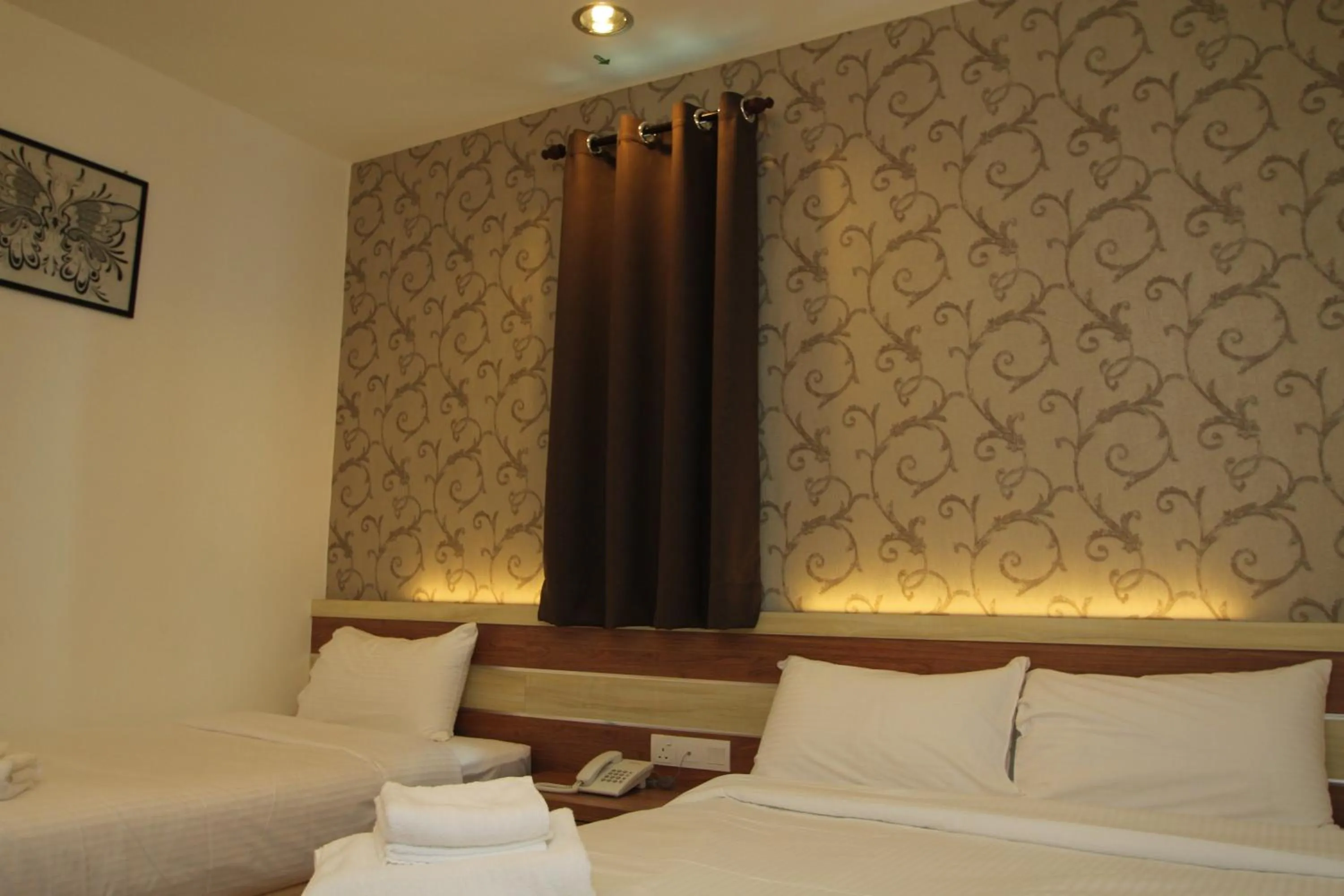 Bedroom, Bed in Century Inn Hotel