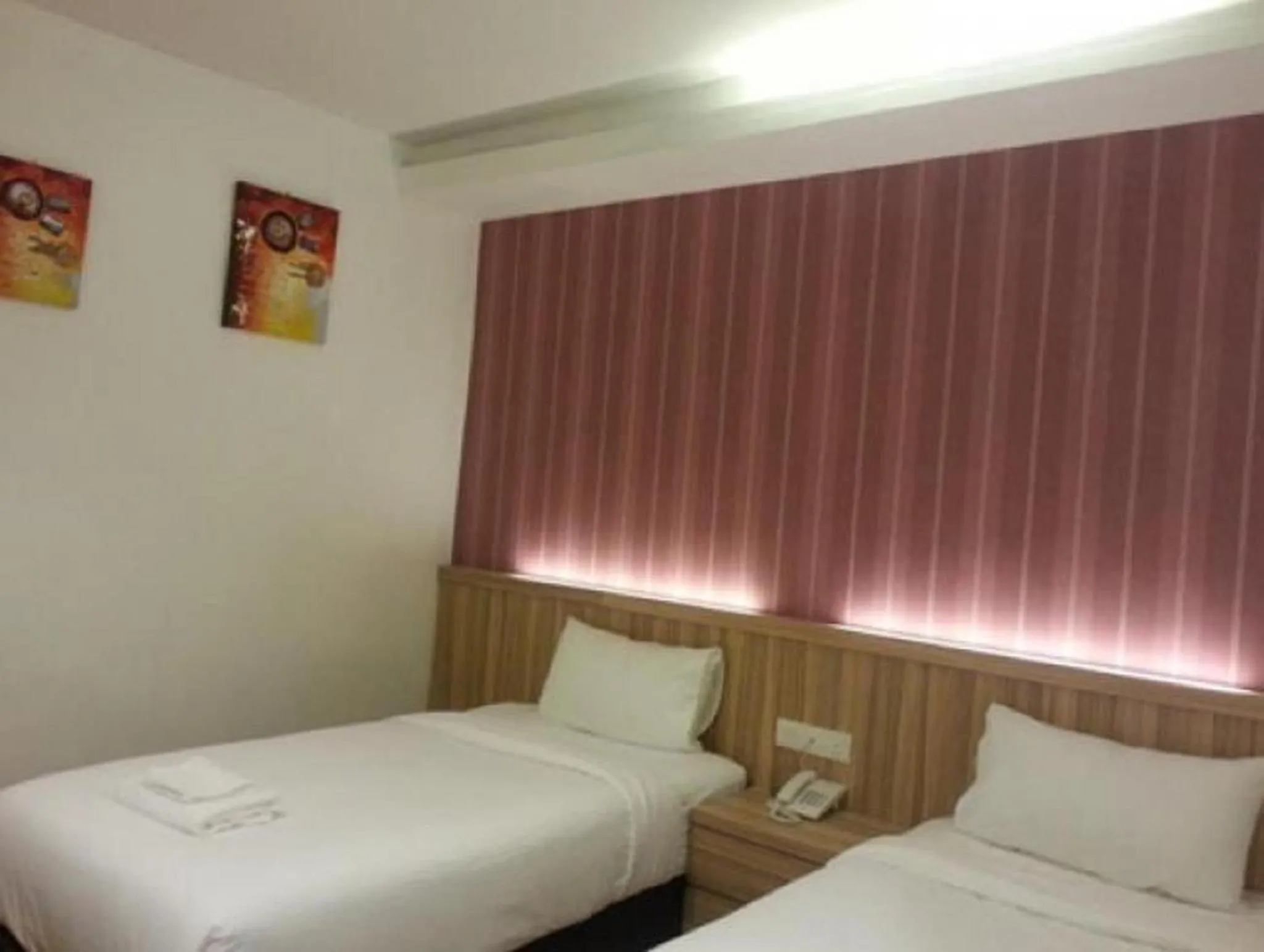 Bedroom, Bed in Century Inn Hotel