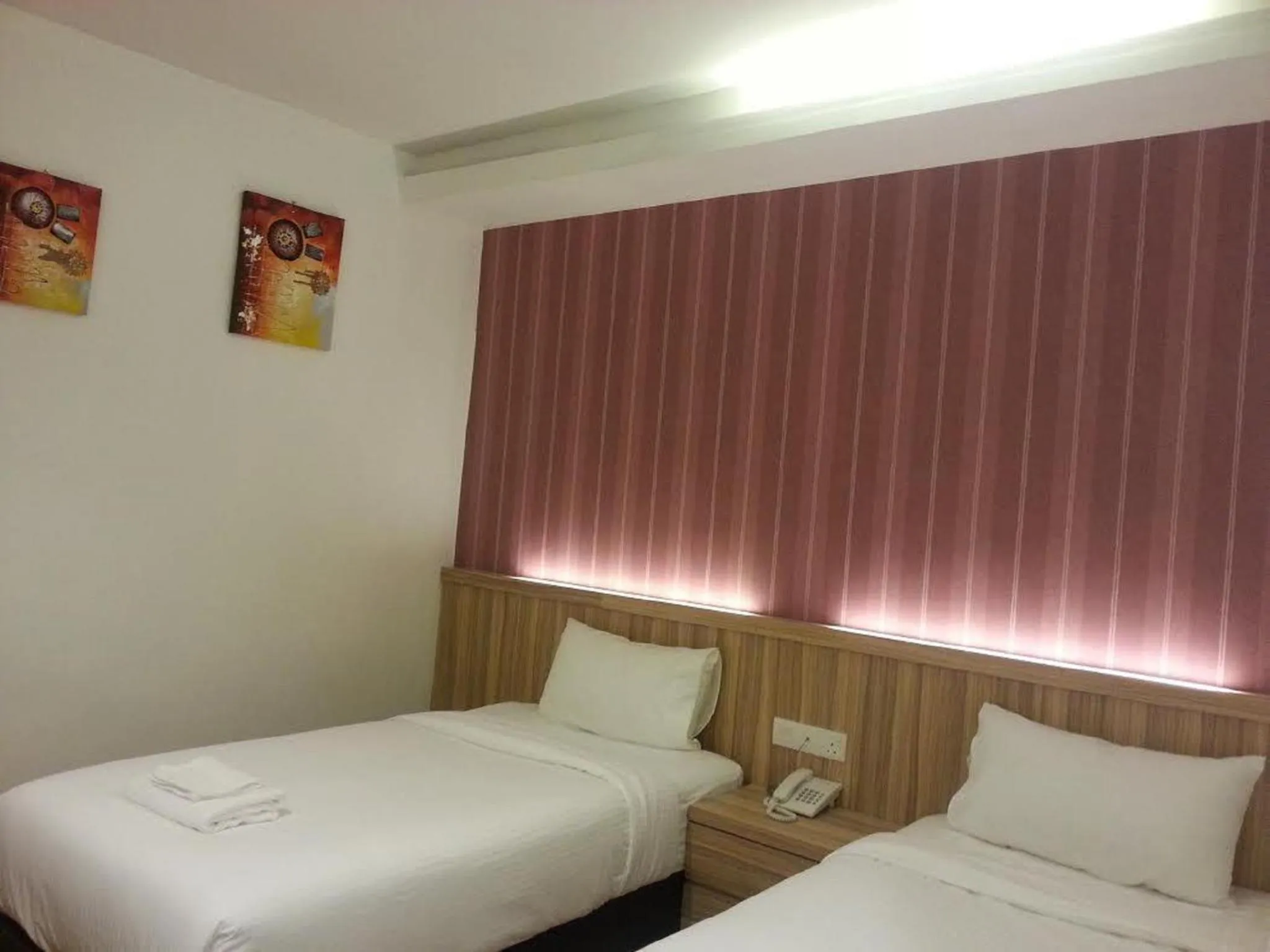 Bedroom, Bed in Century Inn Hotel