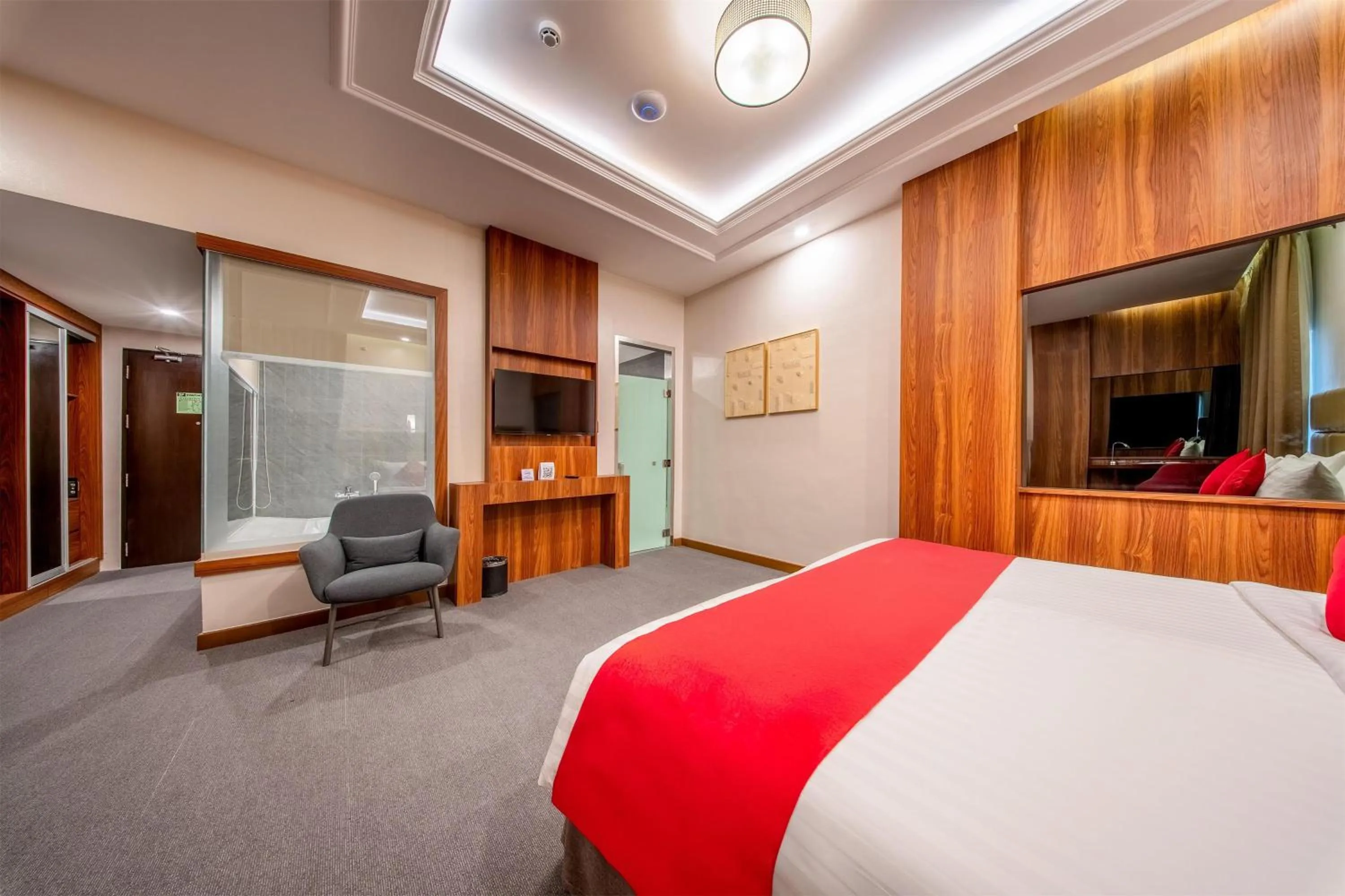 Photo of the whole room, Bed in Best Western Plus Hotel Subic