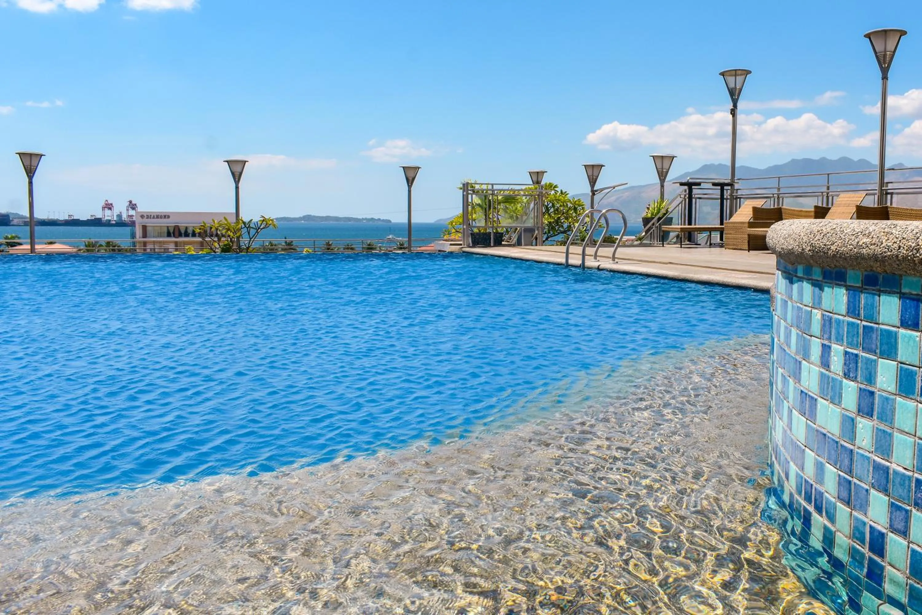 Swimming pool in Best Western Plus Hotel Subic