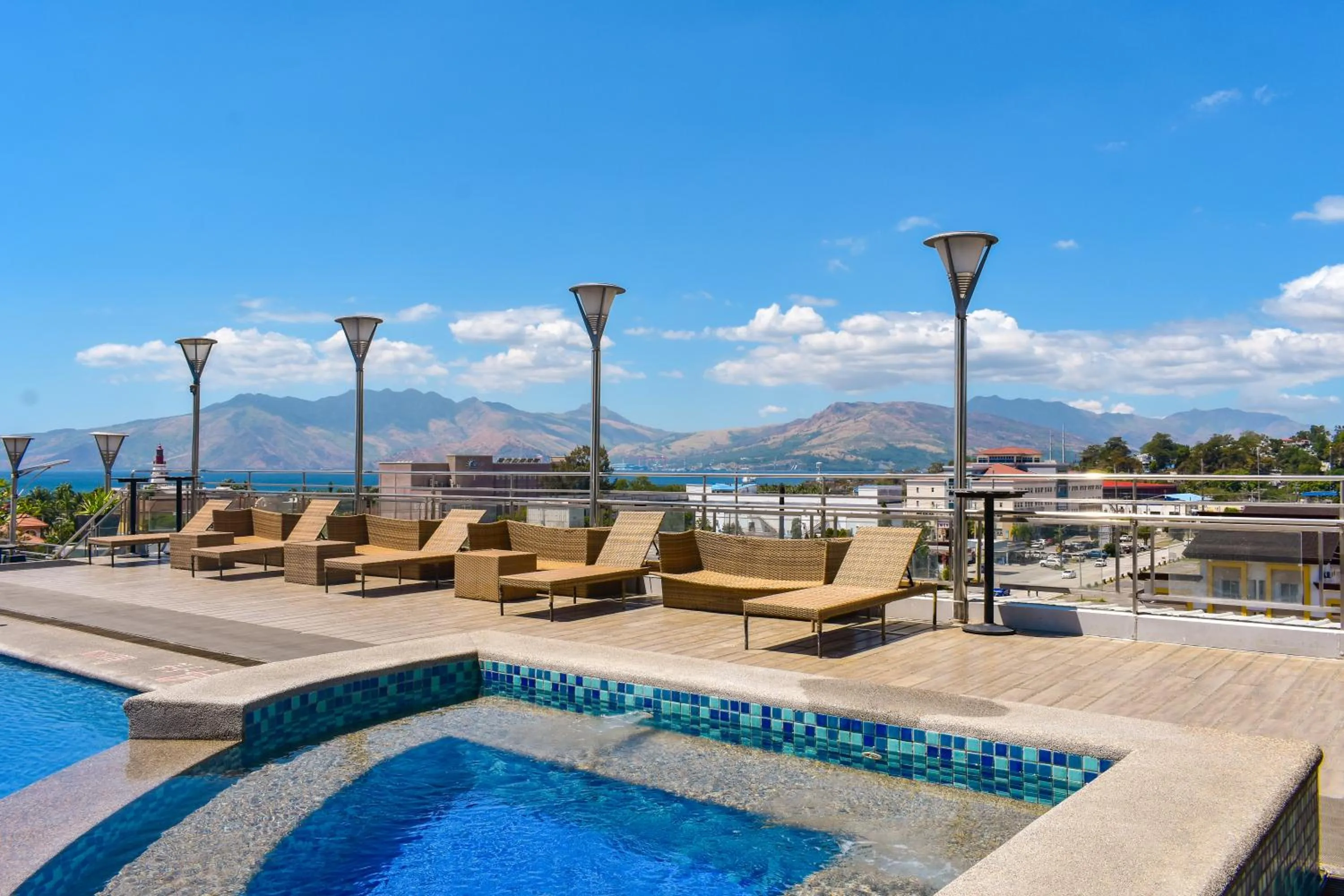 Swimming pool in Best Western Plus Hotel Subic