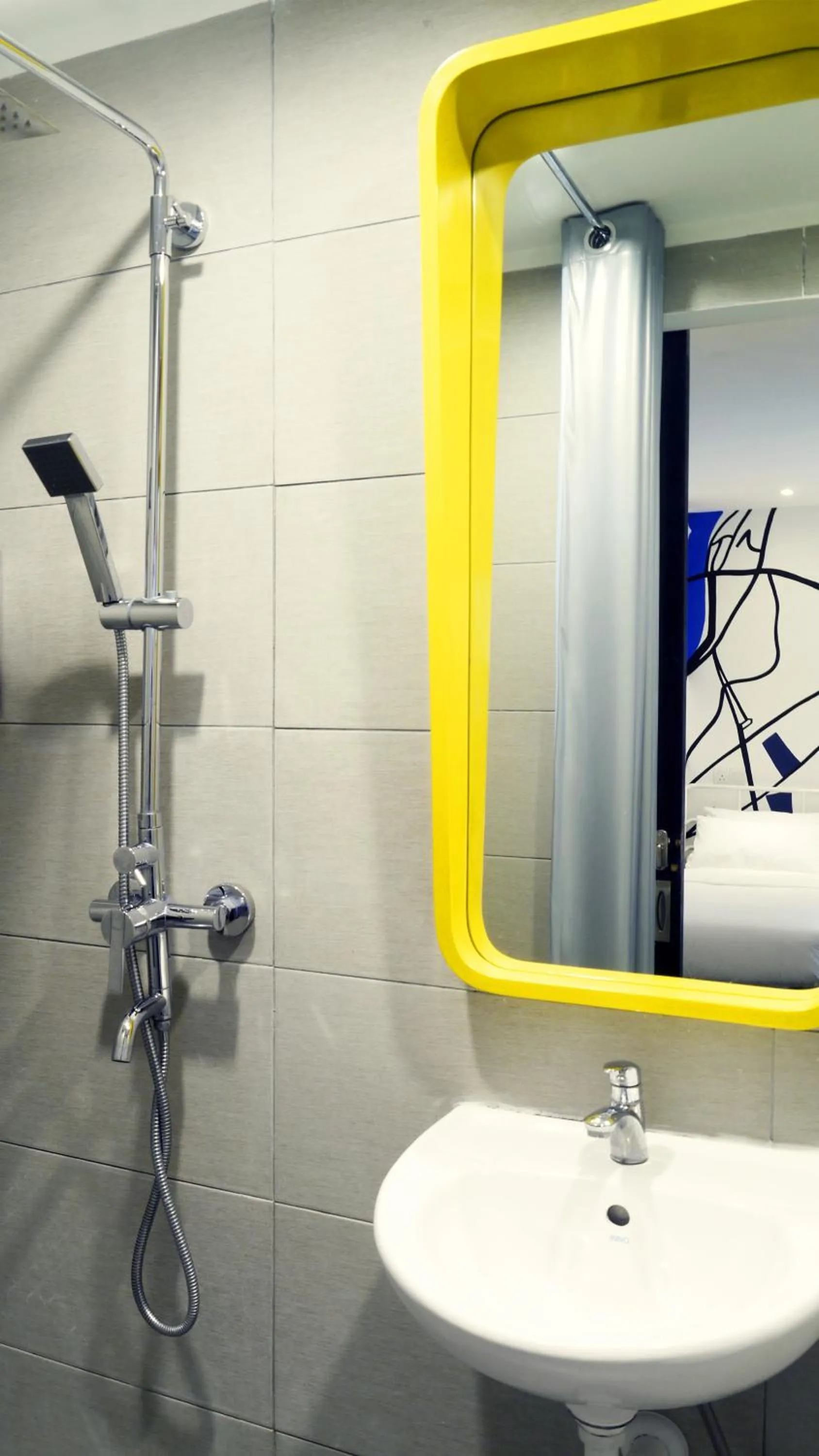 Shower in Dash Box Hotel Cyberjaya