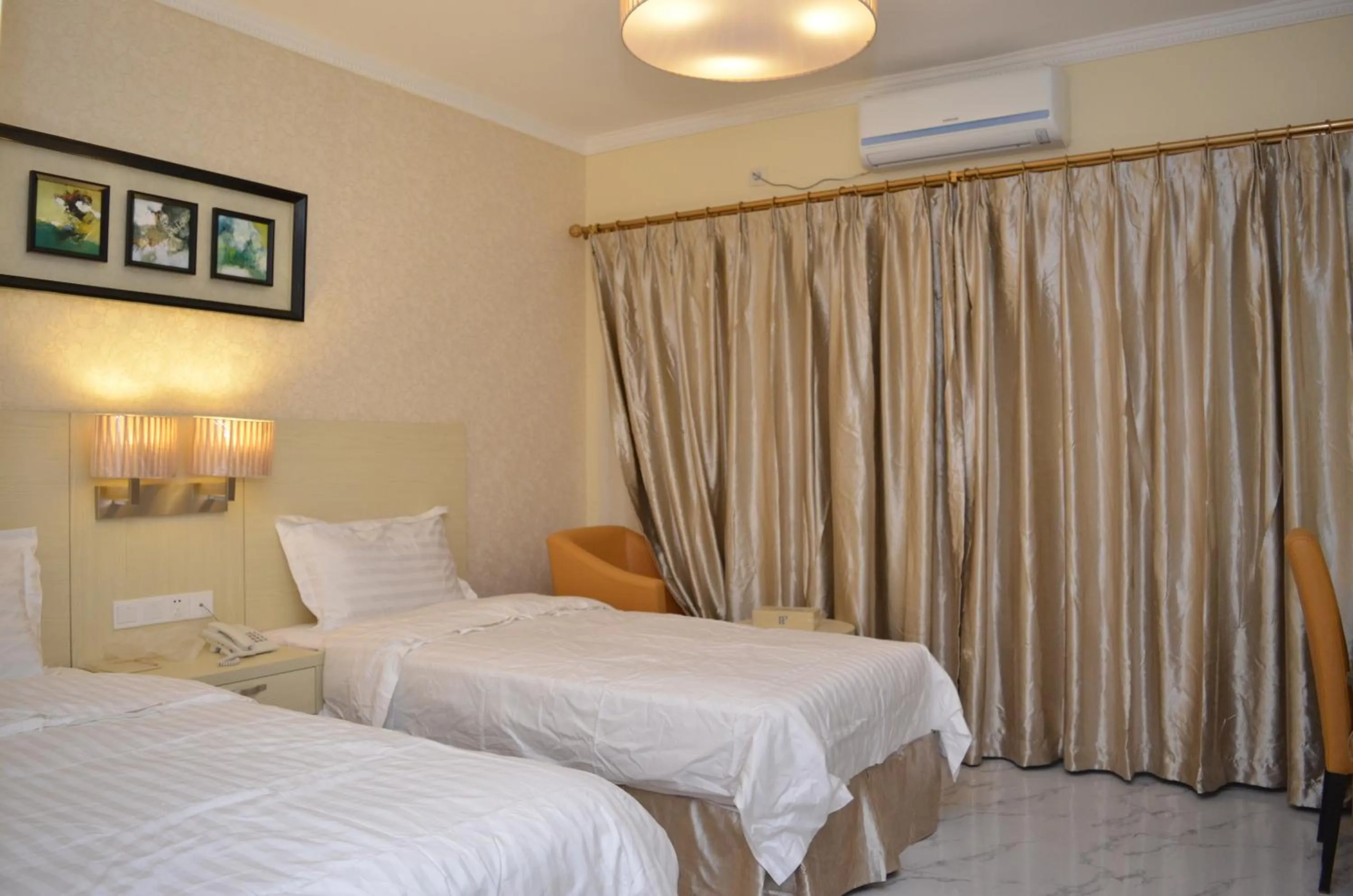 Bed in Hotel Pacific, Lda