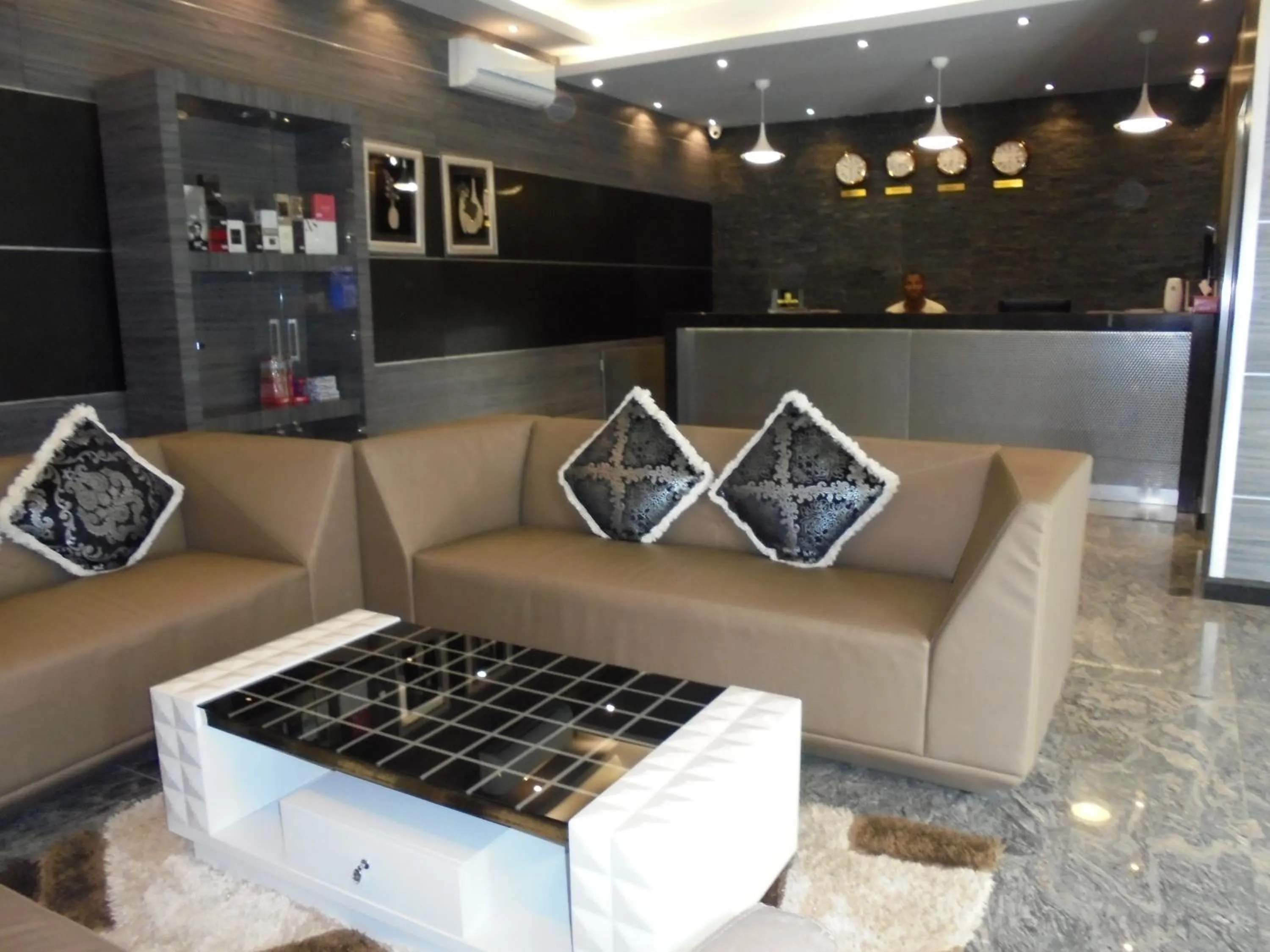 On-site shops in Hotel Pacific, Lda