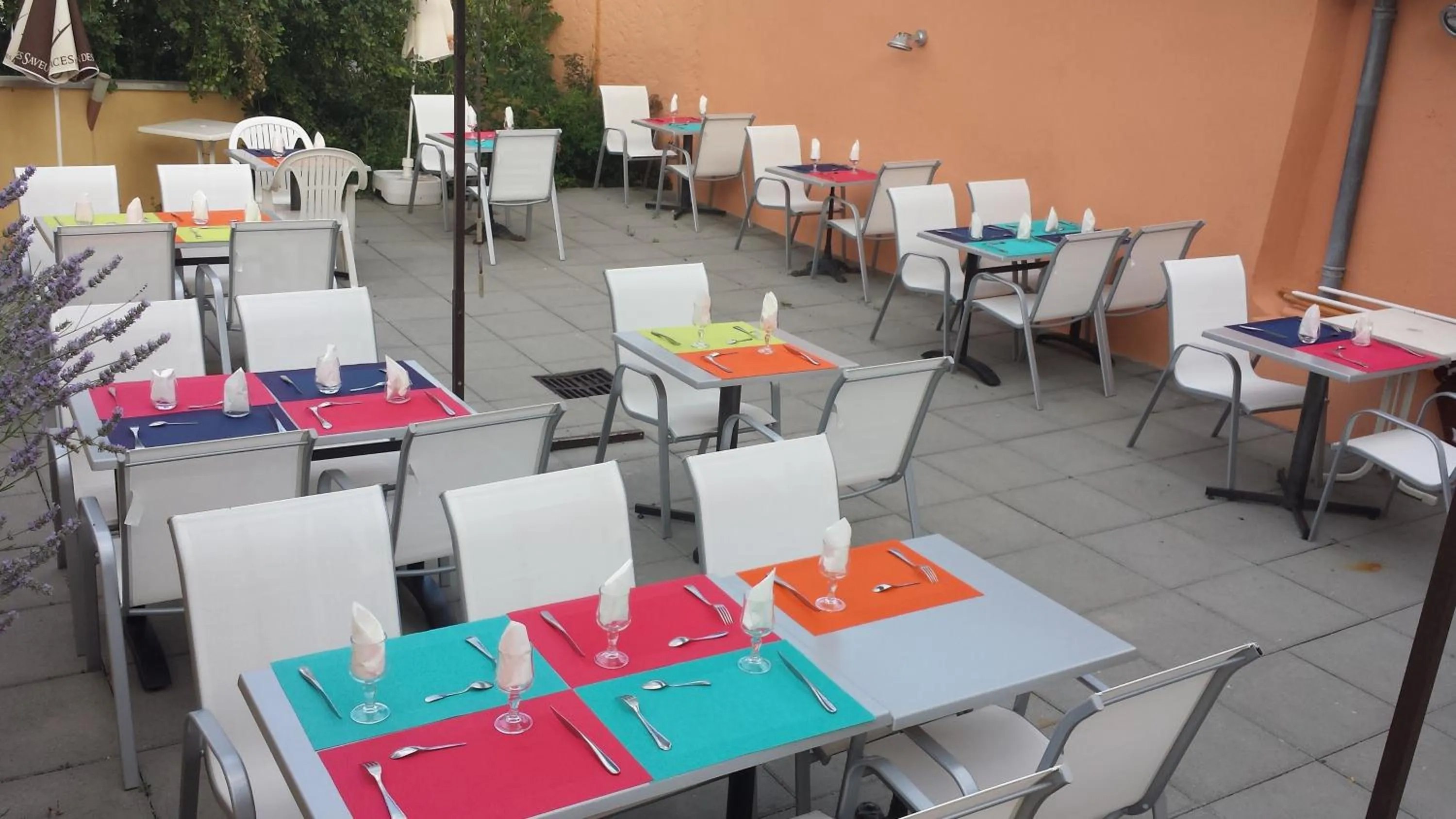 Patio in Hotel De La Poste