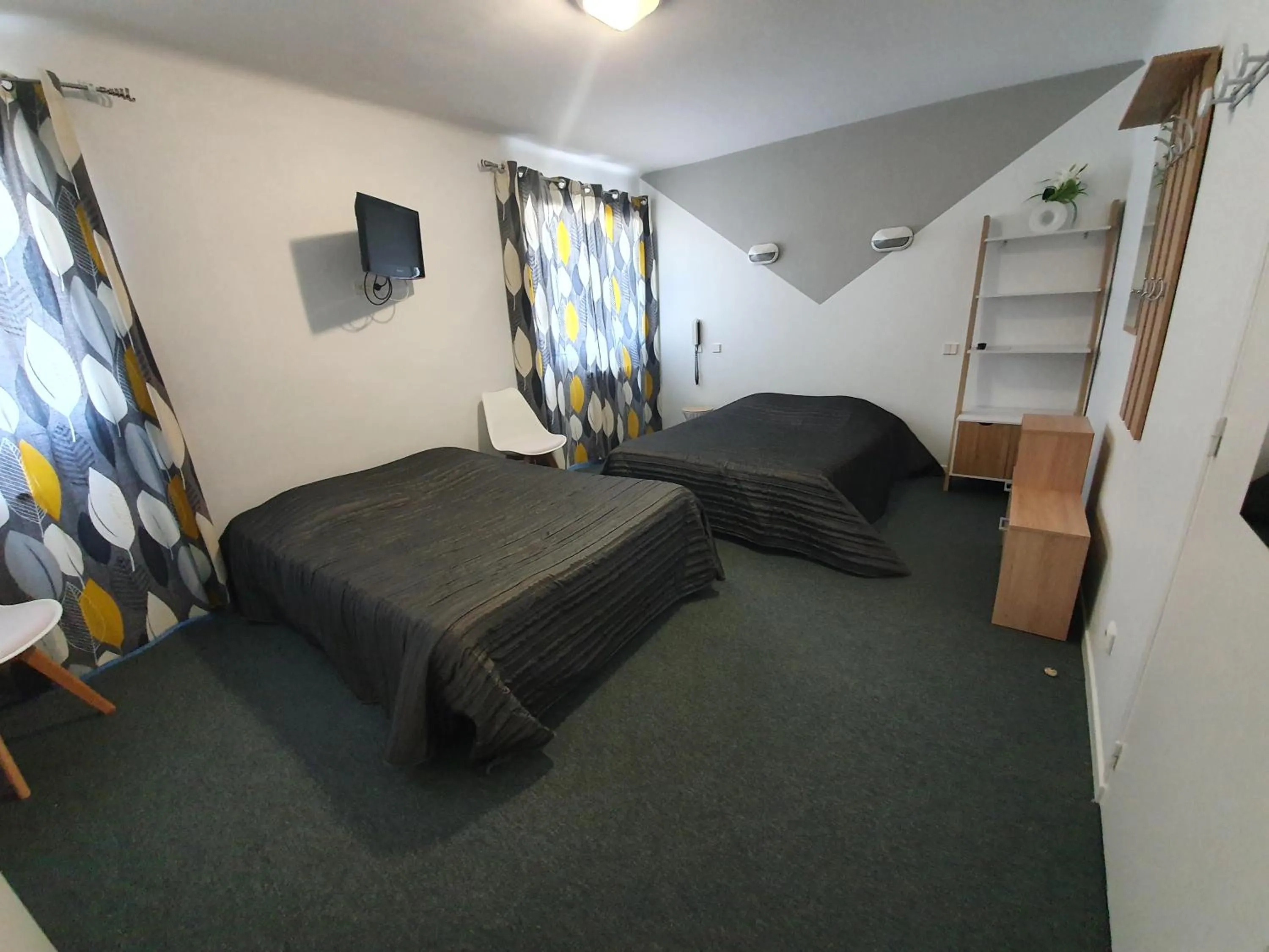 Toilet, Bed in Hotel De La Poste