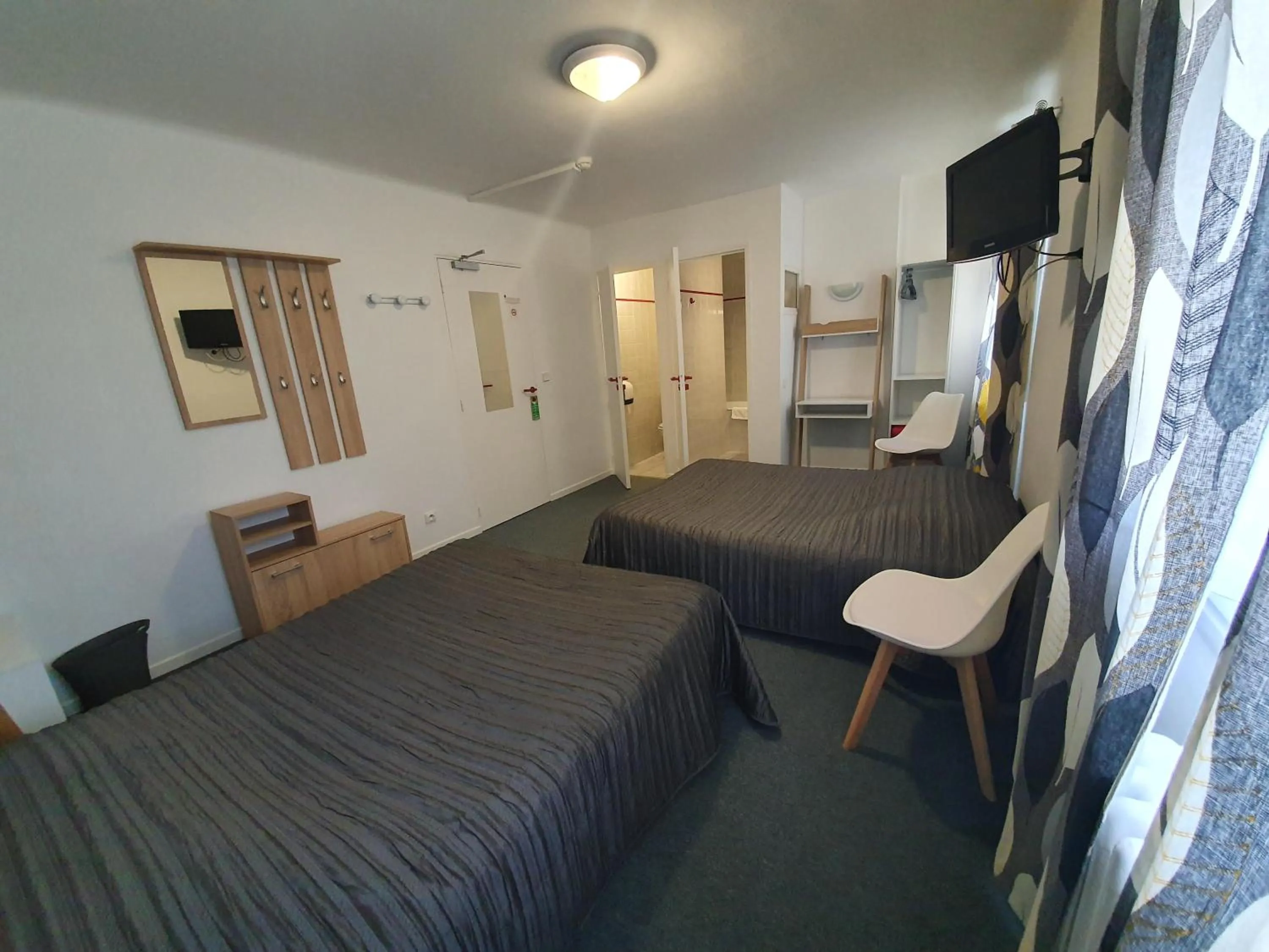 Toilet, Bed in Hotel De La Poste