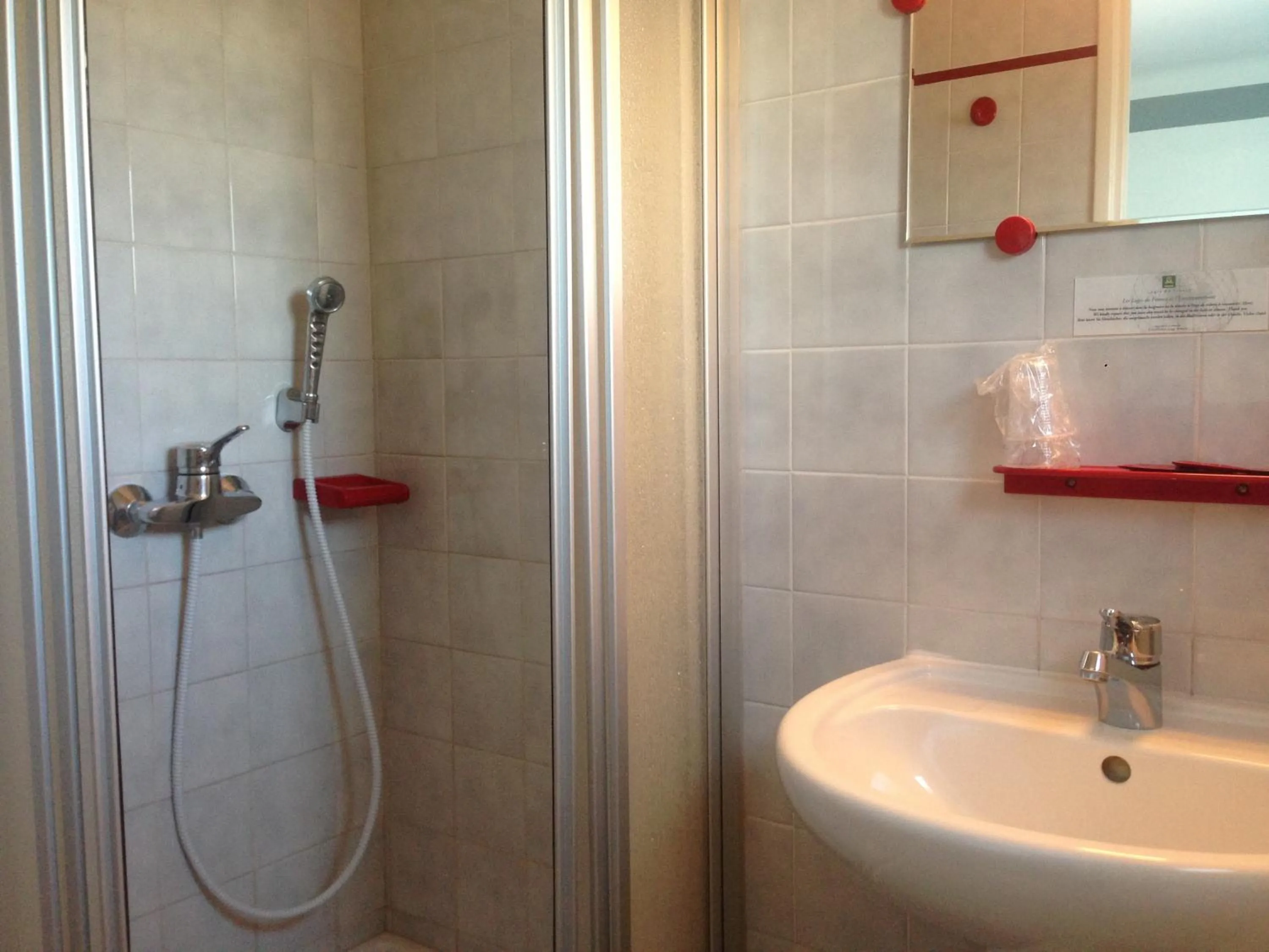 Shower in Hotel De La Poste