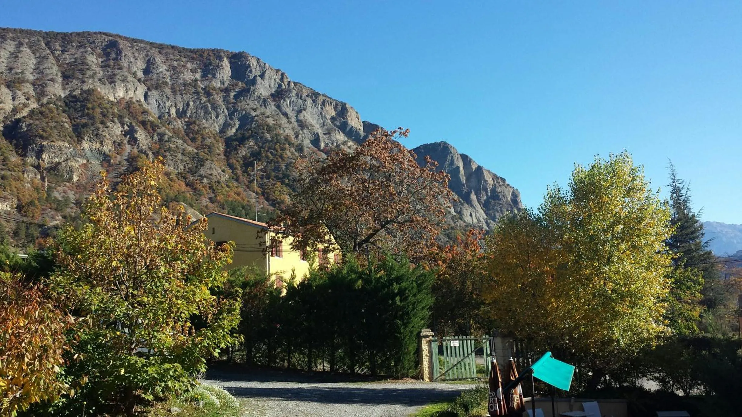 Garden view in Hotel De La Poste