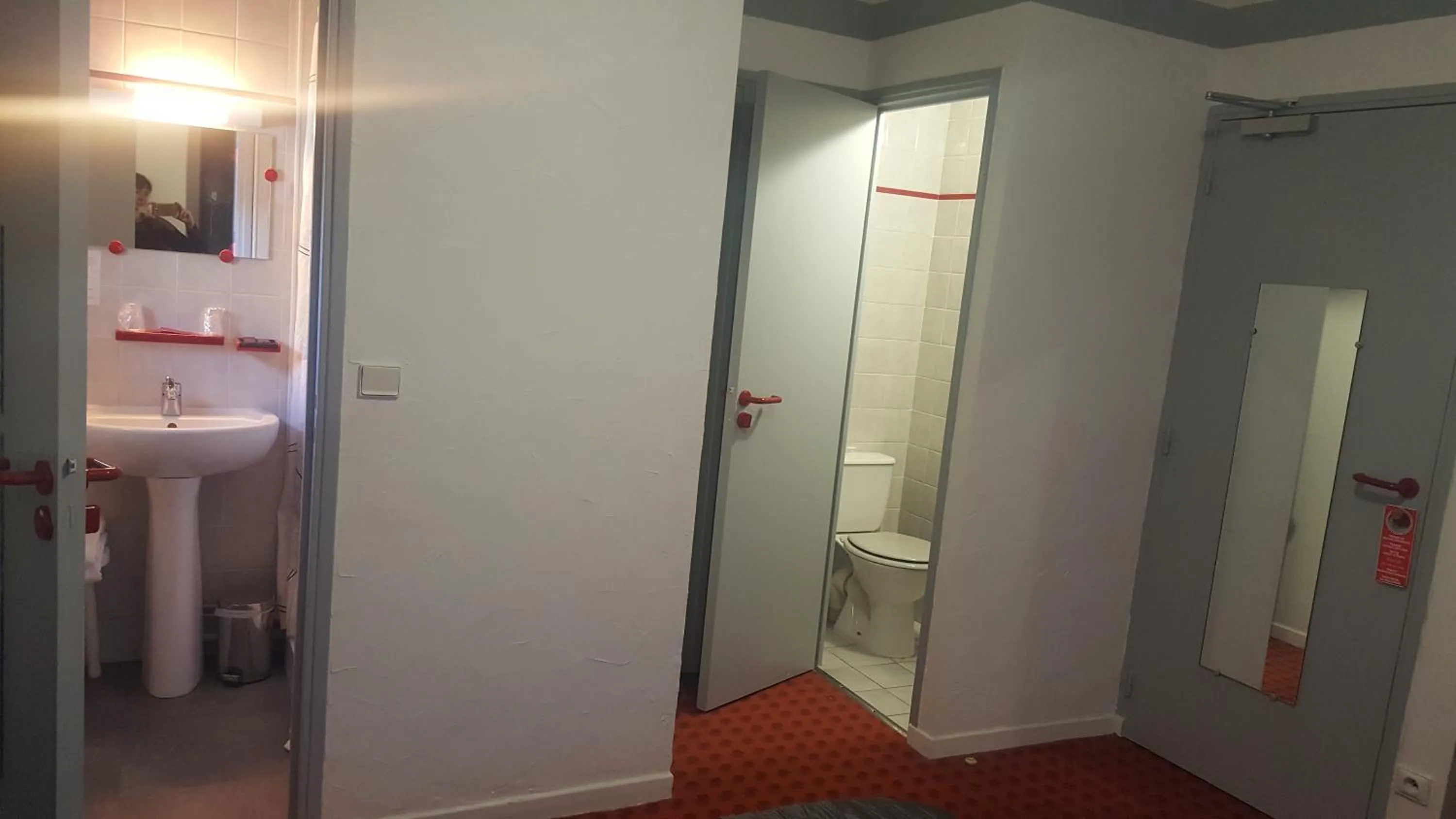 Shower in Hotel De La Poste