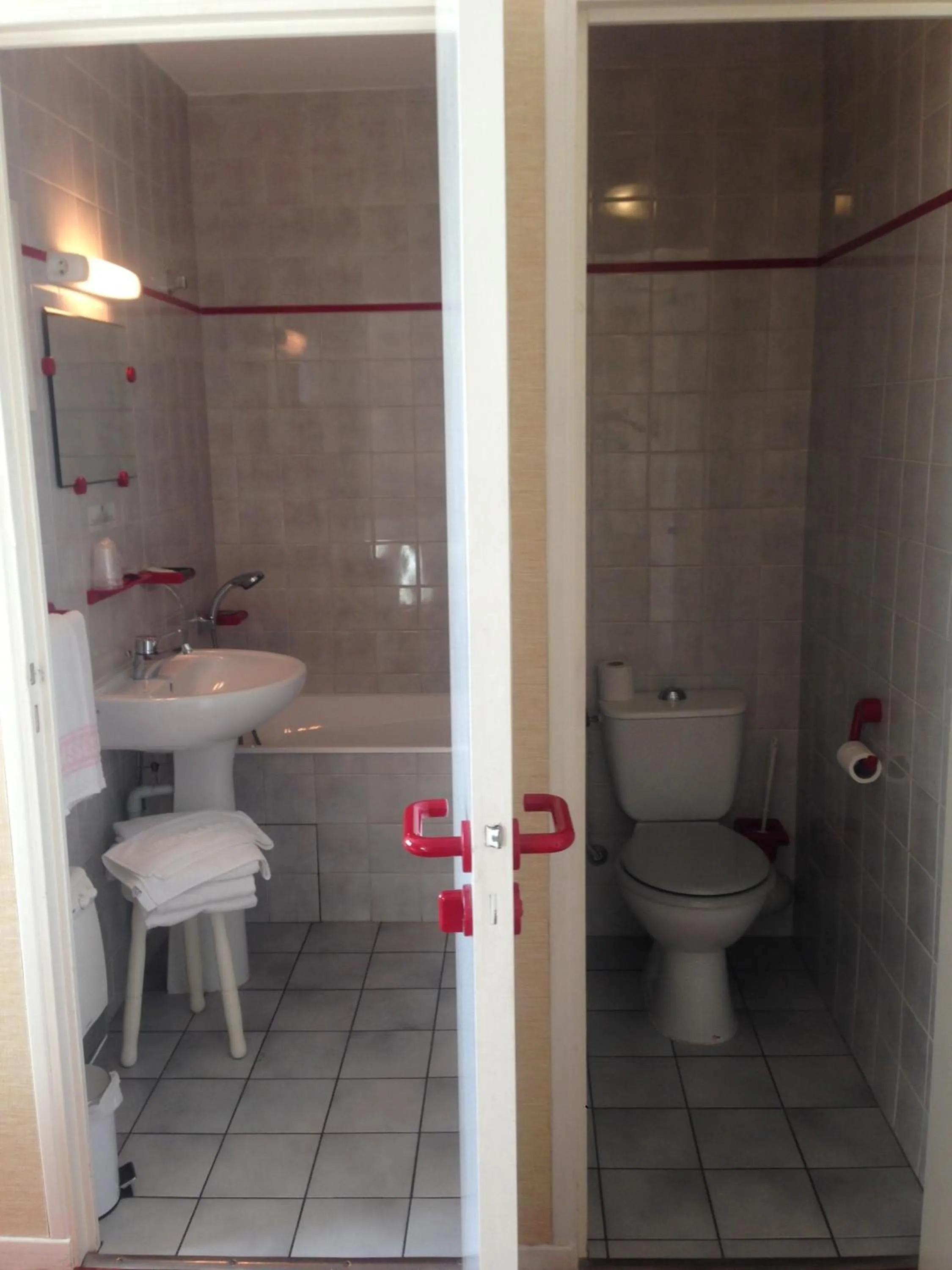 Shower in Hotel De La Poste