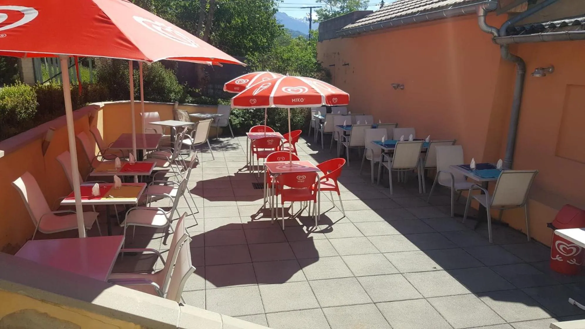 Restaurant/places to eat in Hotel De La Poste