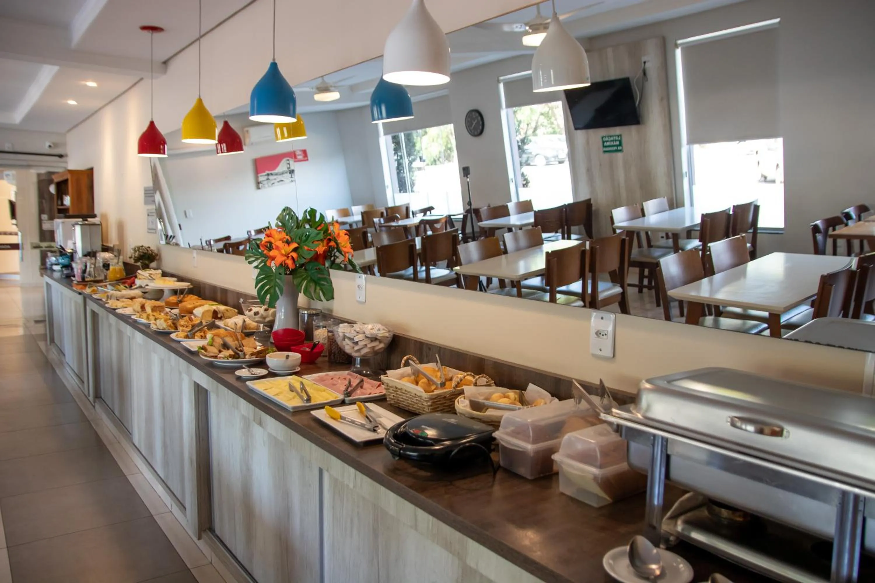 Buffet breakfast in Casagrande Olímpia Hotel