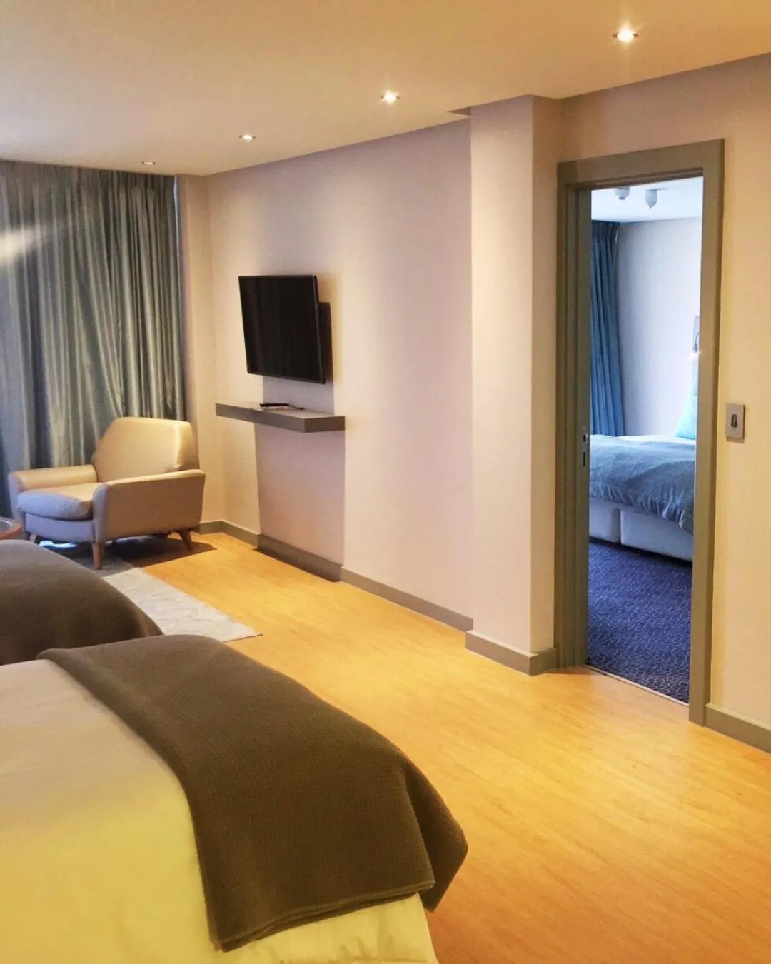 Bedroom, Bed in Krystal Beach Hotel