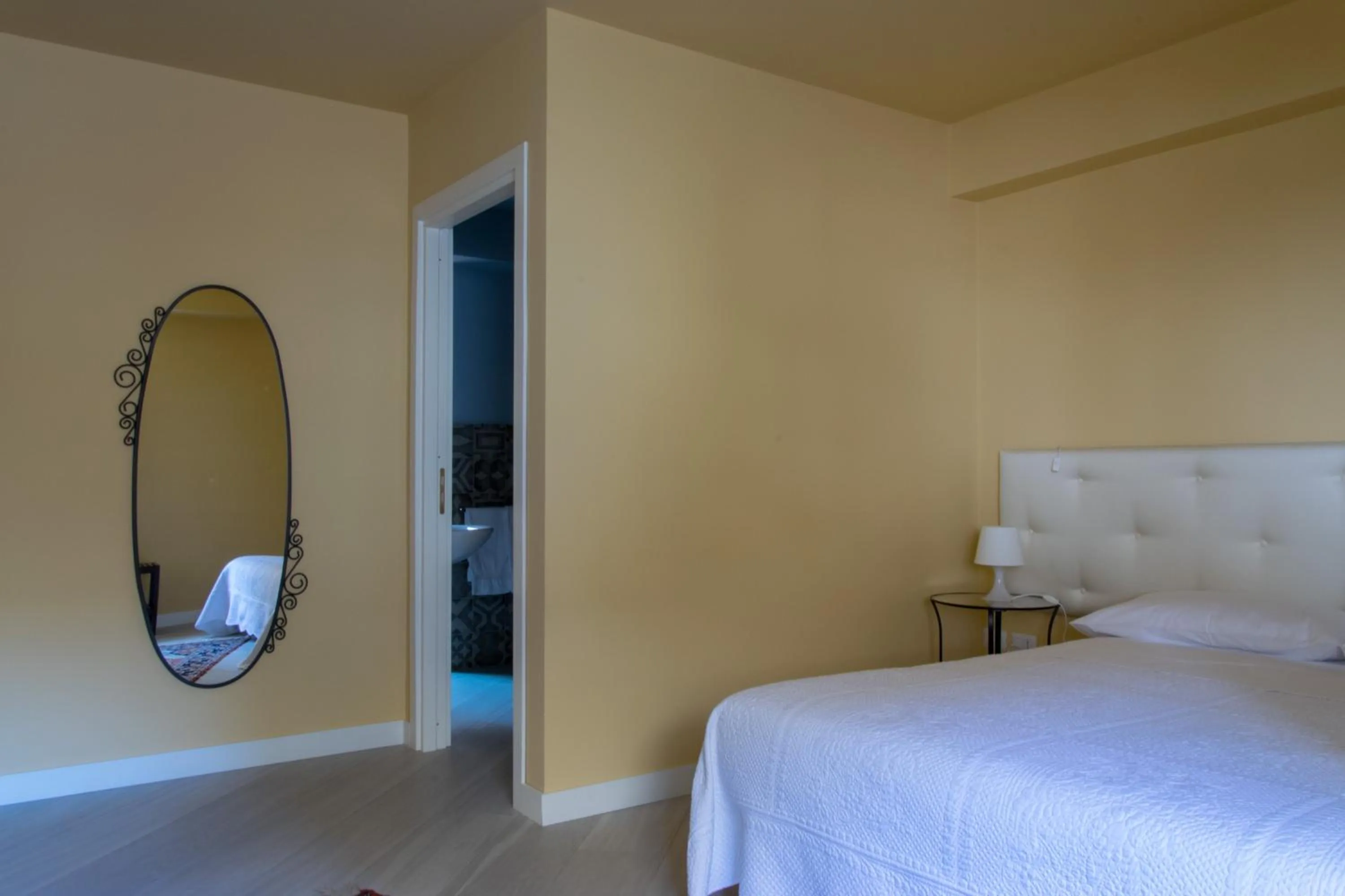 Photo of the whole room, Bed in Residenza Cavour