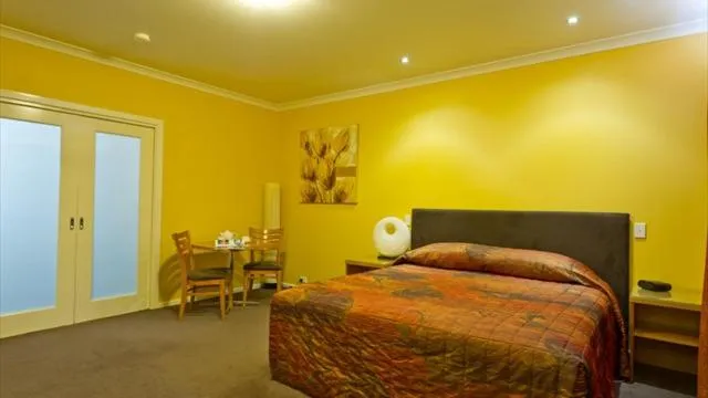 Bed in Motel Le Grande