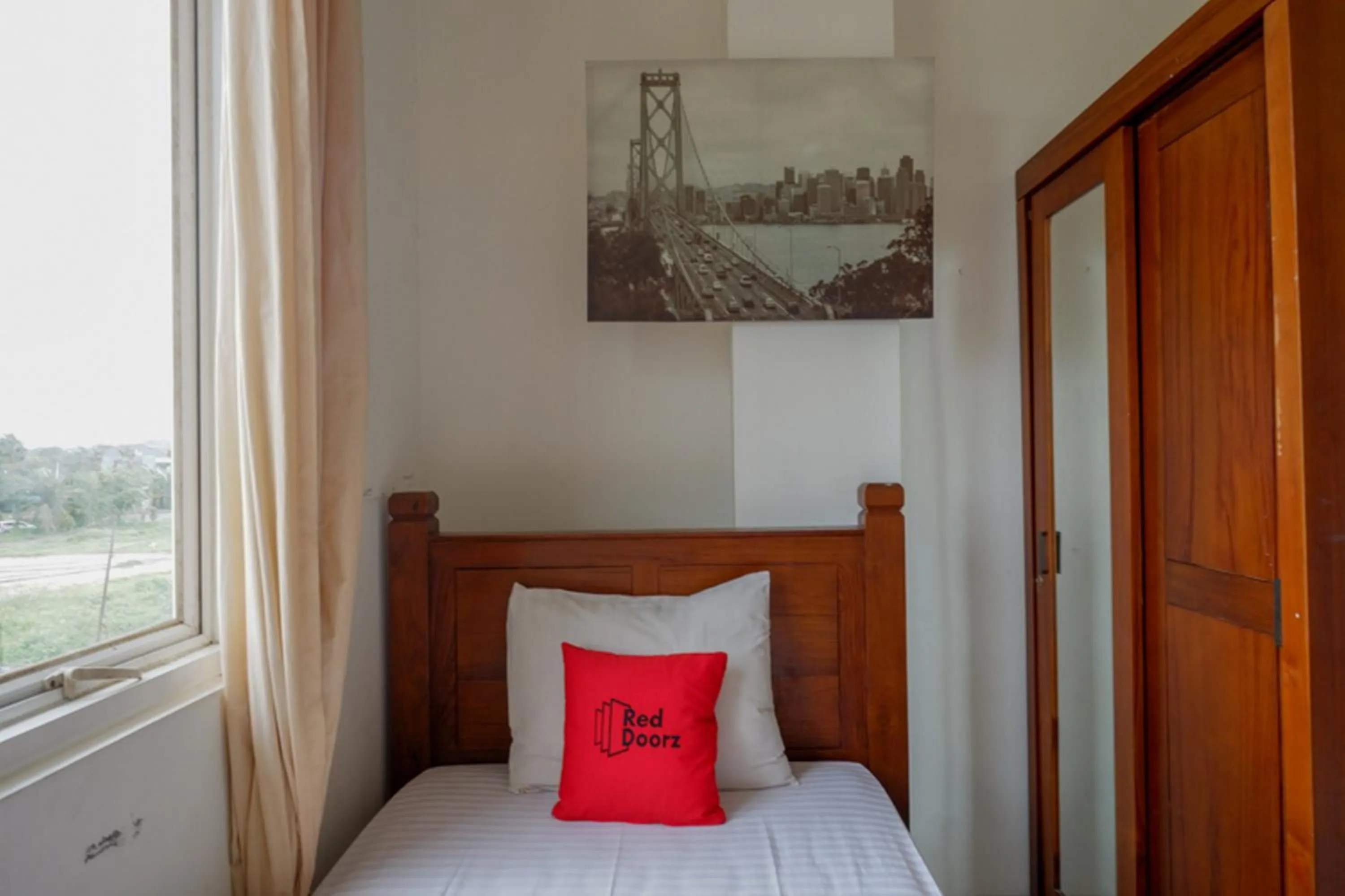 Bedroom, Bed in RedDoorz at Solo Baru