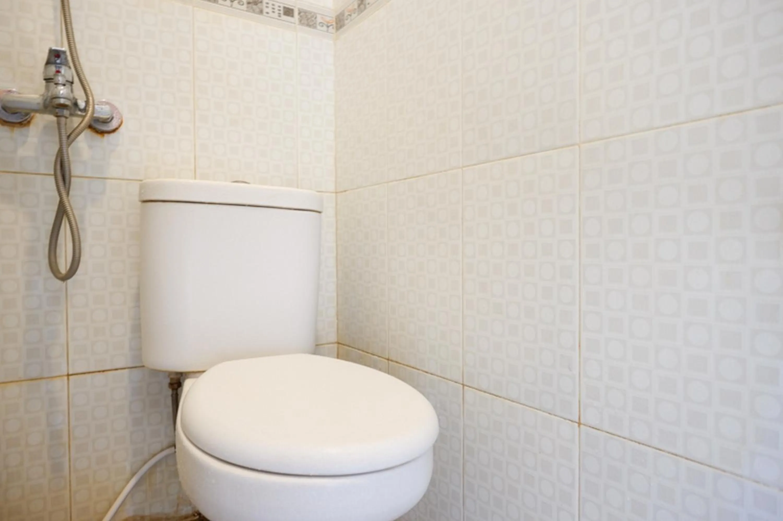 Bathroom in RedDoorz at Solo Baru