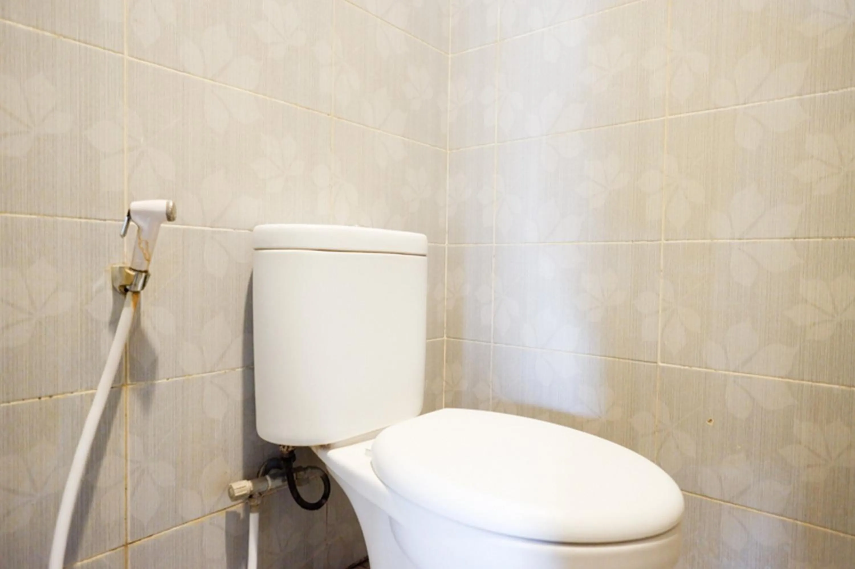 Bathroom in RedDoorz at Solo Baru