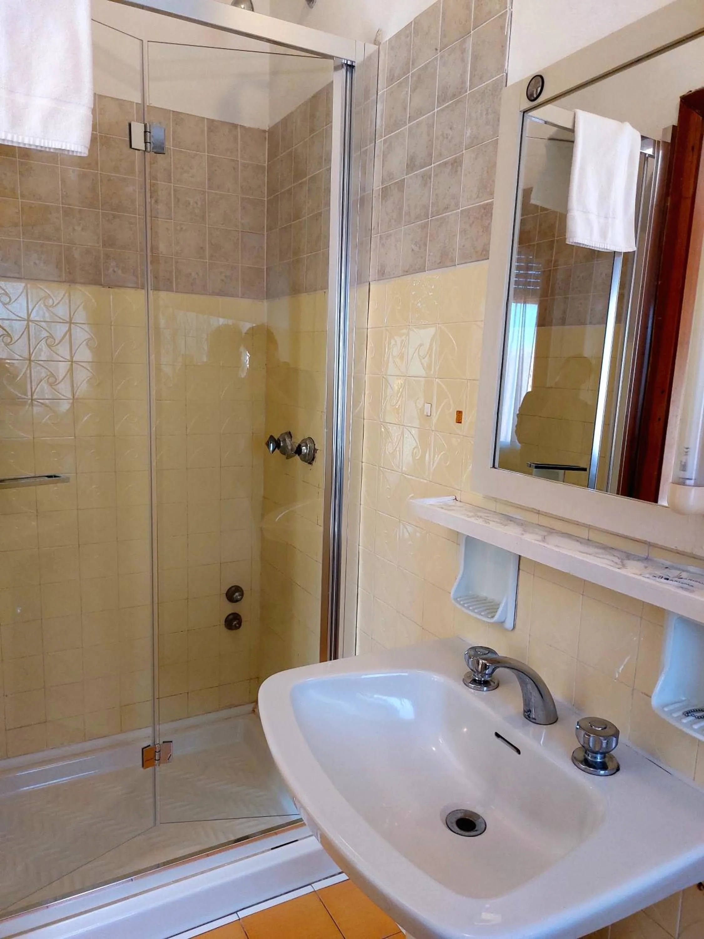 Shower in Hotel San Domingo