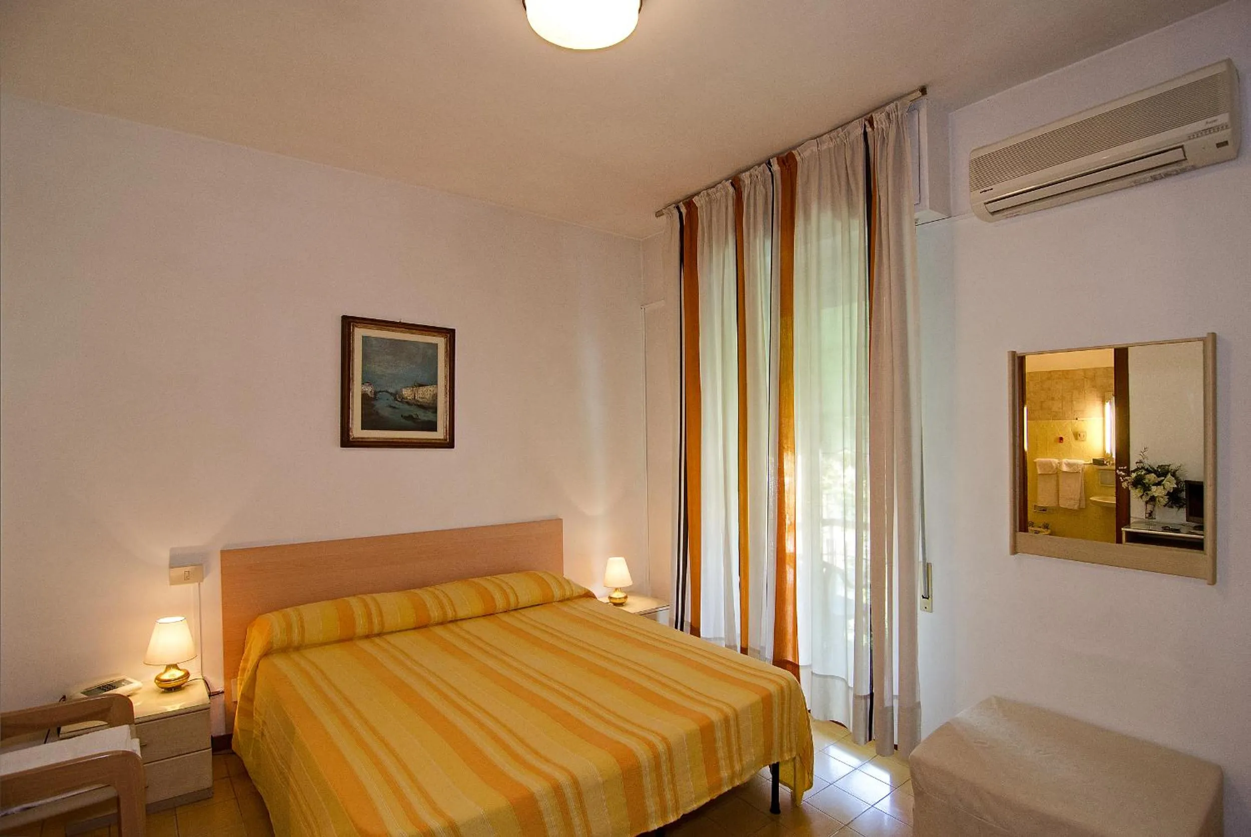 Photo of the whole room in Hotel San Domingo