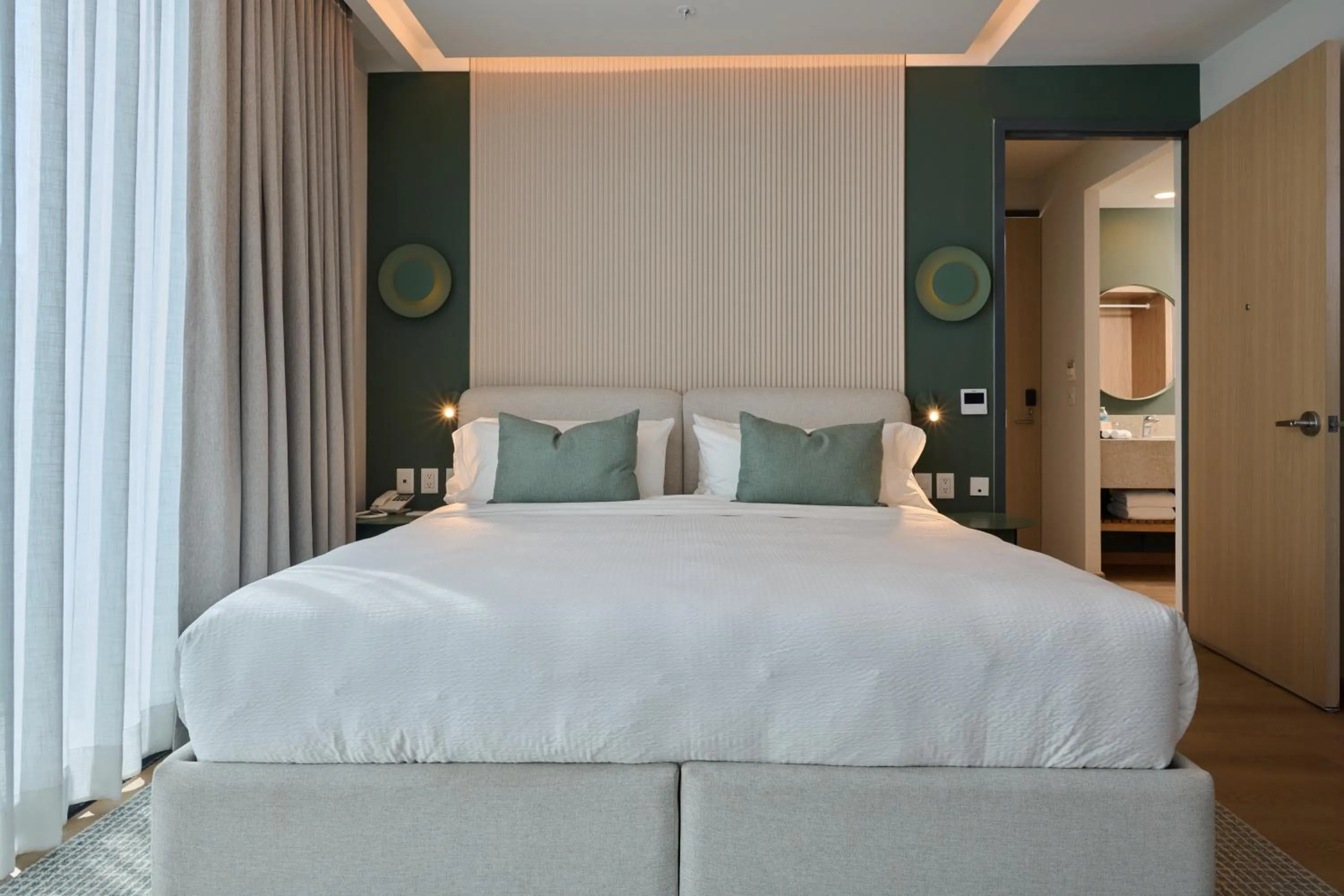 Bedroom, Bed in WorldHotels Acueducto Guadalajara