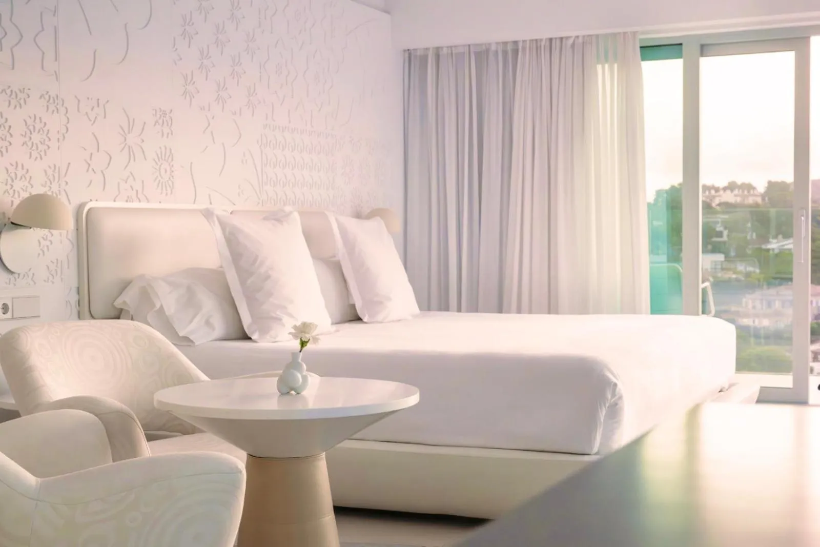 Bedroom, Bed in The Donna Portals