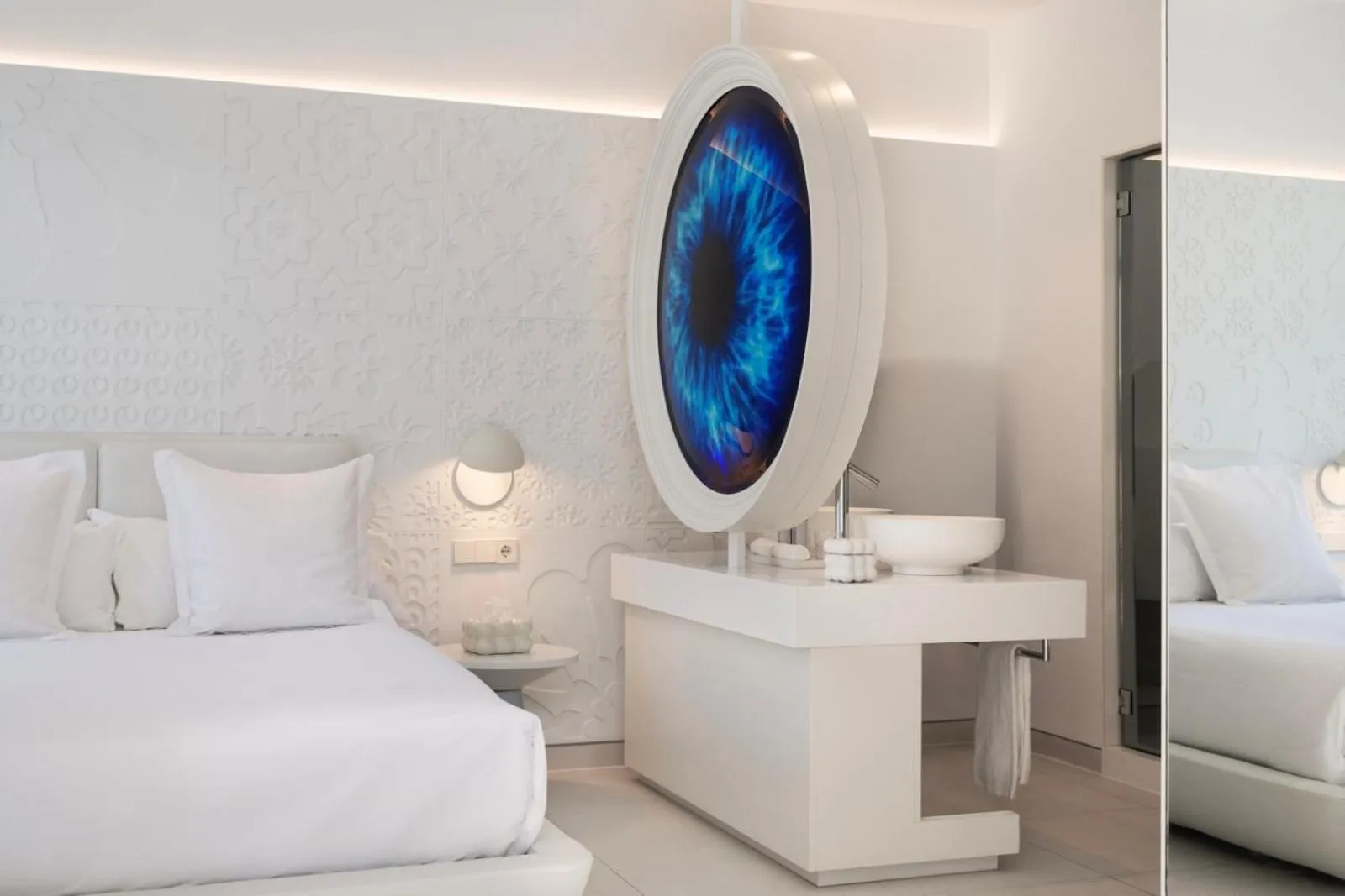 Bathroom, Bed in The Donna Portals