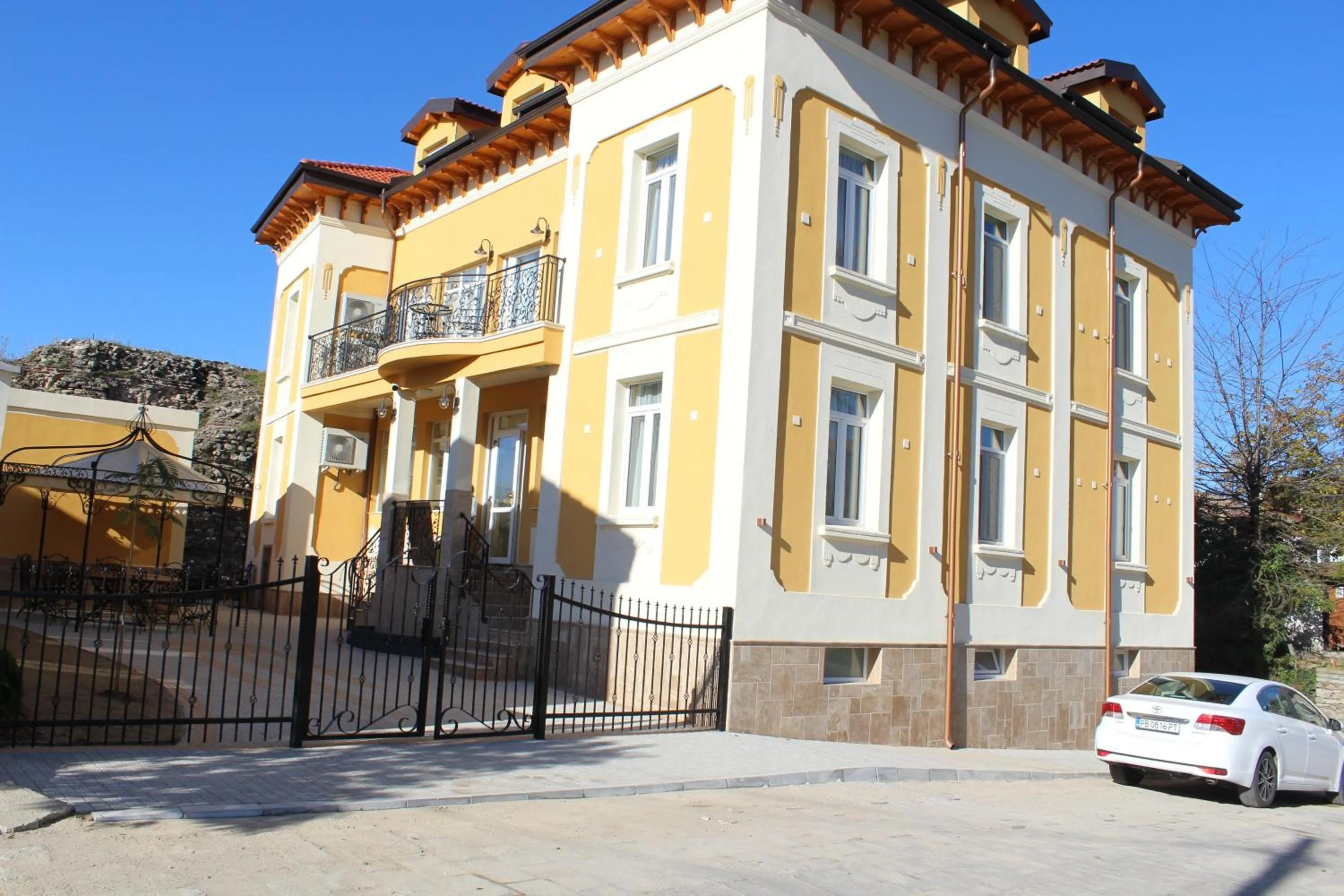 Property building in Villa Paris