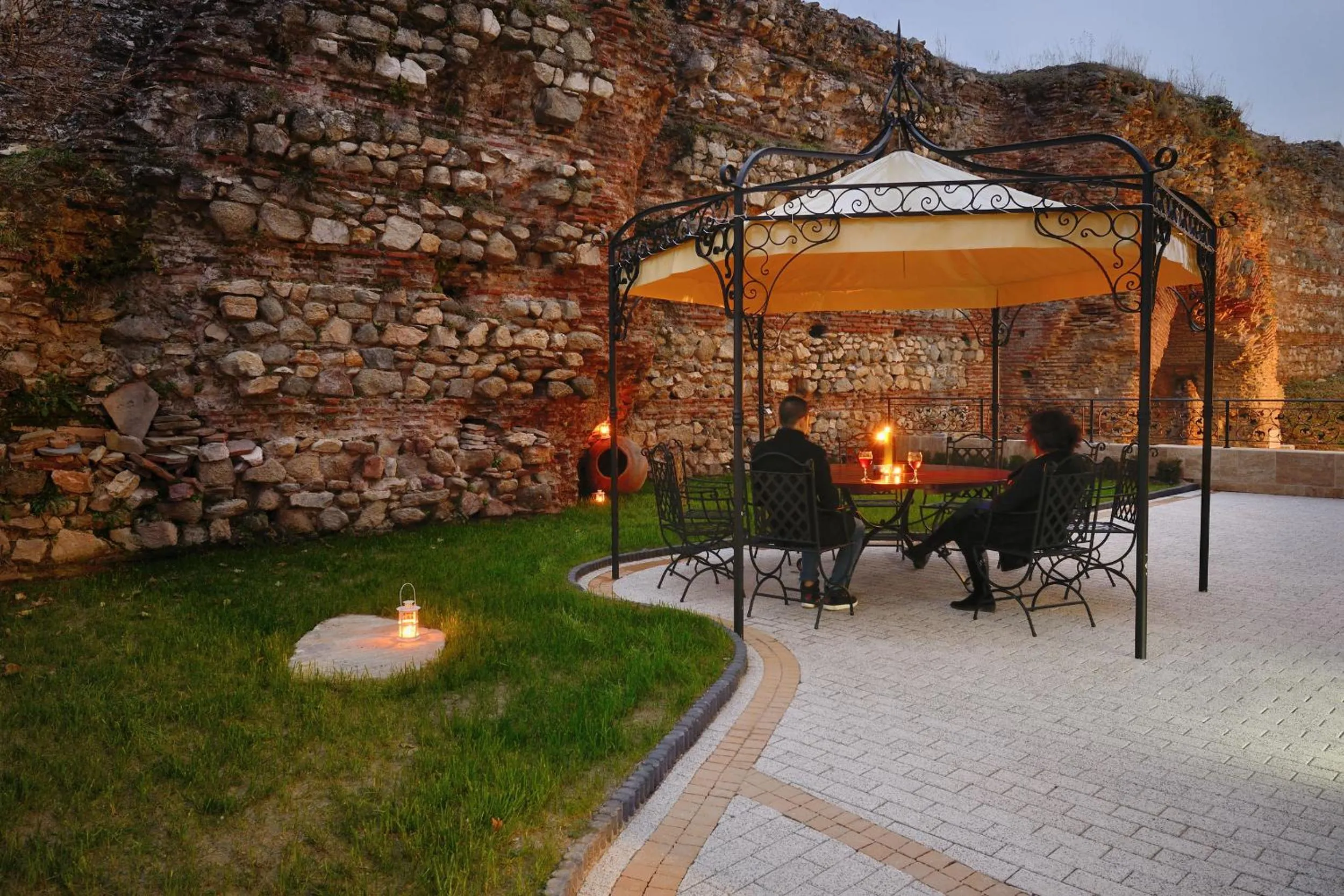 Garden view in Villa Paris