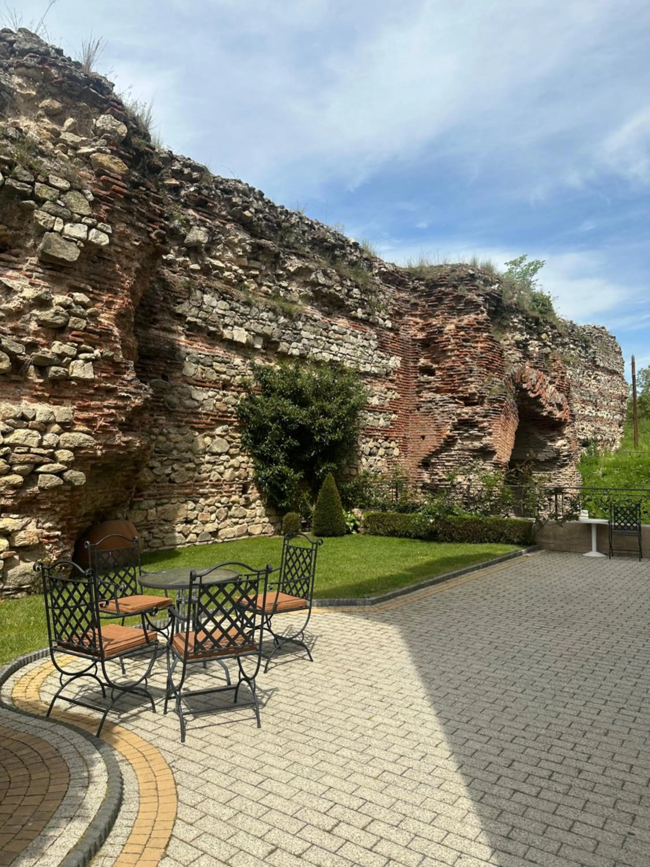 Nearby landmark in Villa Paris