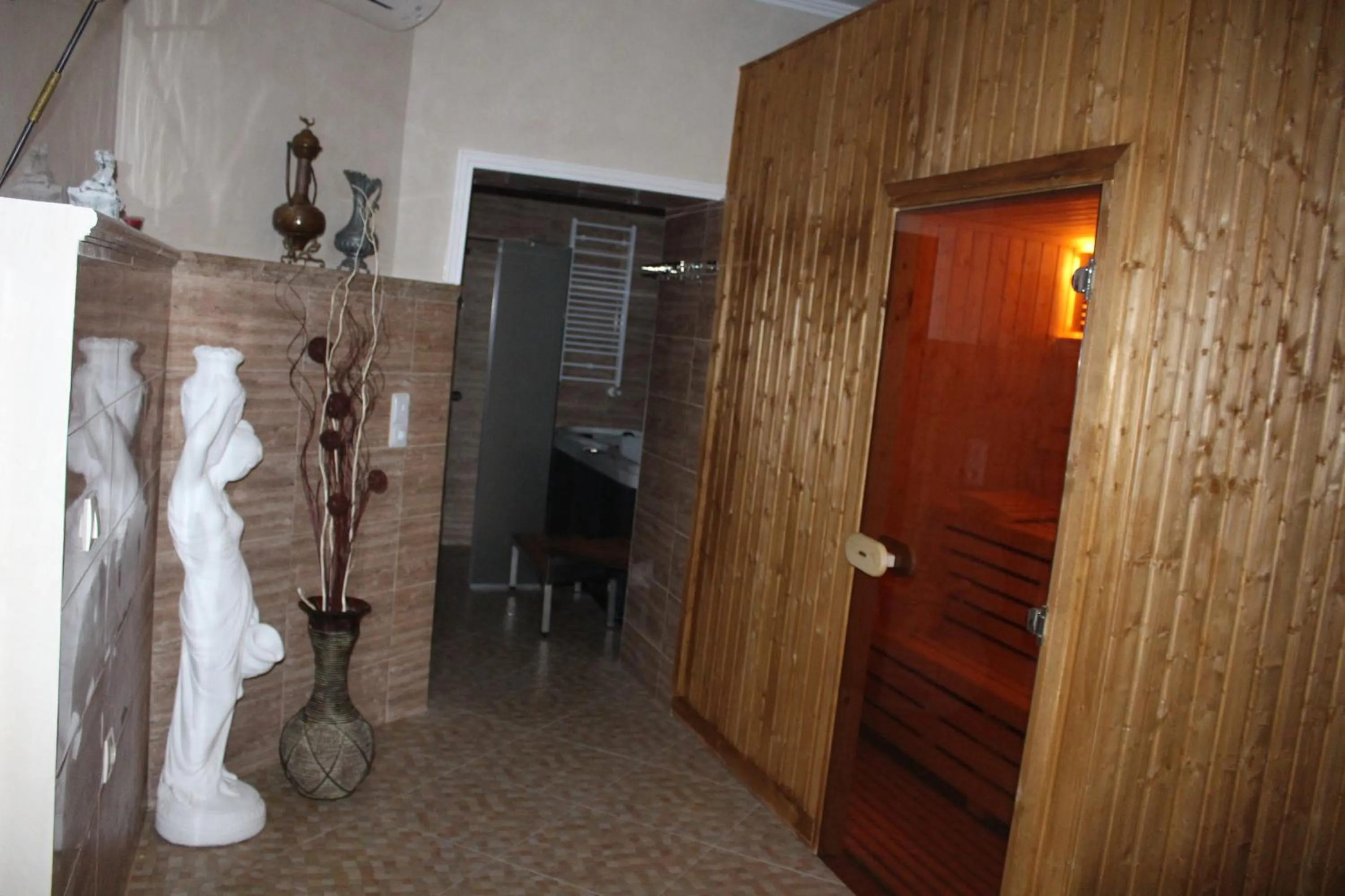 Shower in Villa Paris